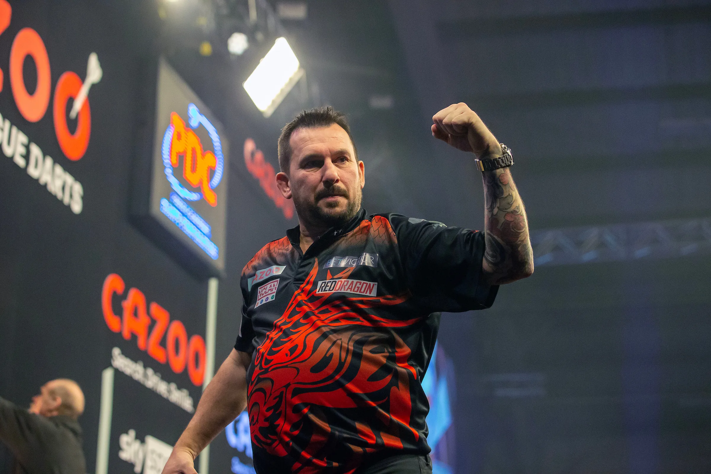 Clayton siegt zum zweiten Mal in Folge in der Premier League Darts und schlägt den wiedererstarkten Wright in Birmingham