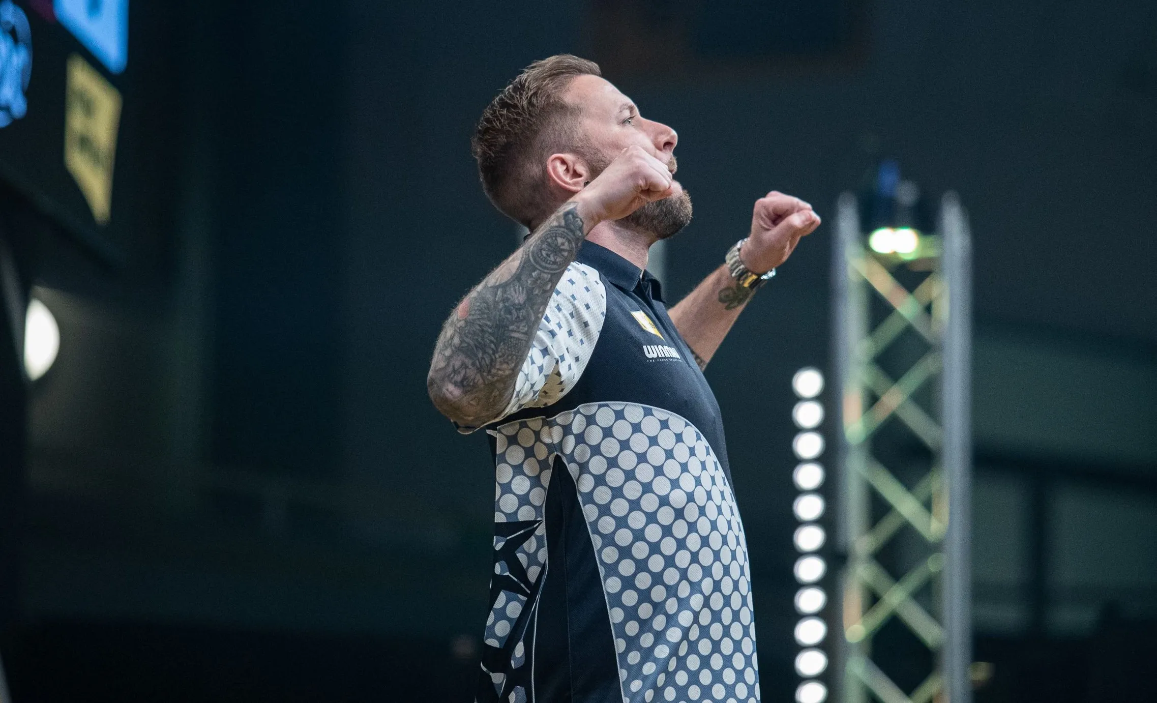 Noppert erneut nur mit schwerer Arbeit an Maendl-Lawrance vorbei, Dobey zieht auf Kosten von Van den Bergh in das Achtelfinale des German Darts Grand Prix ein