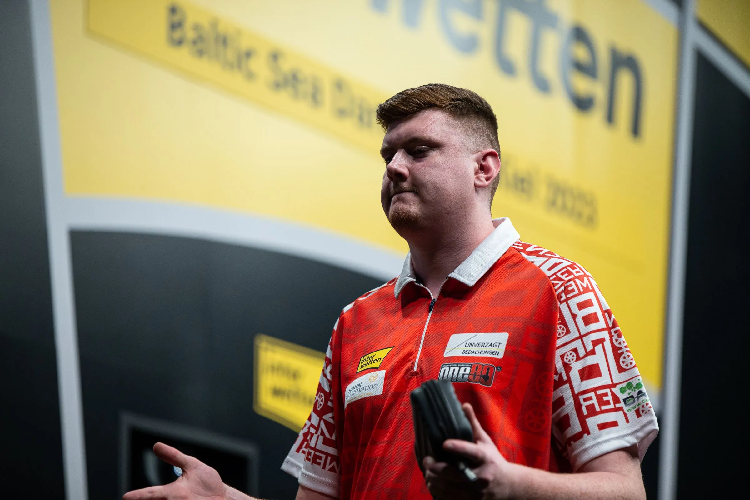 Niko Springer verliert knapp 180er Festival Spiel gegen Scott Williams bei der Darts WM