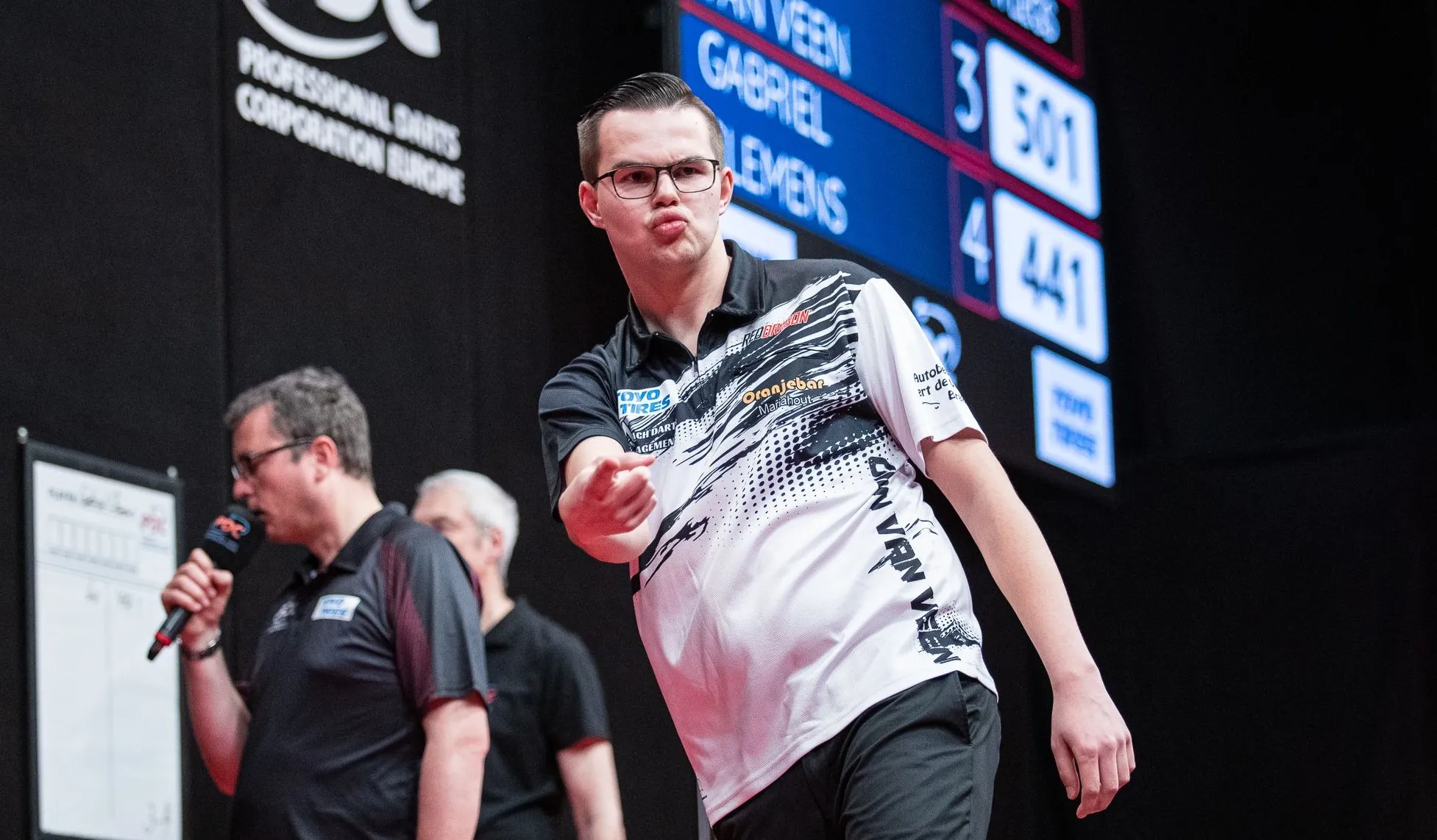 Van Veen schlägt erneut auf der PDC Development Tour zu und holt sich den dritten Titel