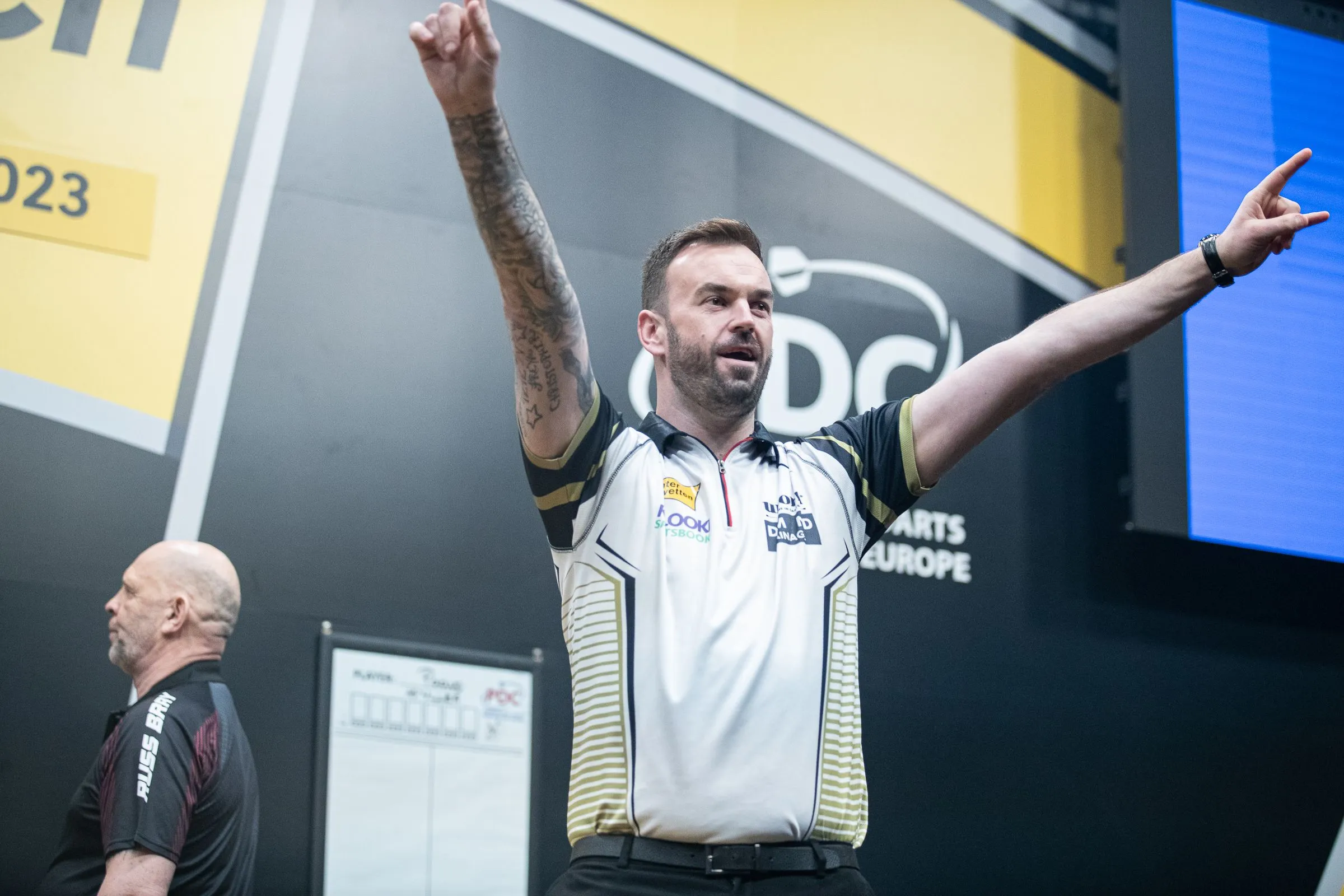 Ross Smith eindeutig zu stark für Hempel, Beaton schiebt sich an Whitlock vorbei in die zweite Runde des German Darts Grand Prix