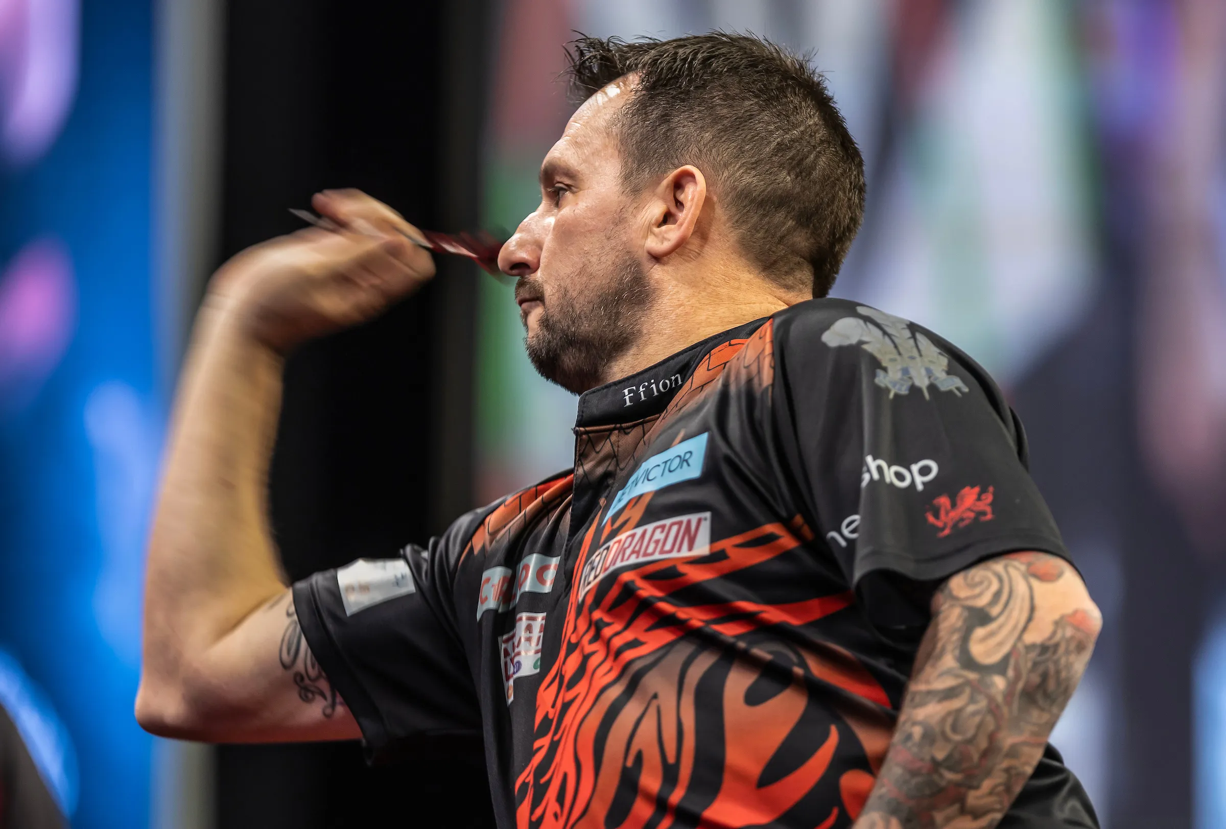 Clayton neckt Price via Twitter: "Du hättest mehr Triple 1 werfen sollen, statt jedes Mal diese Triple 20"
