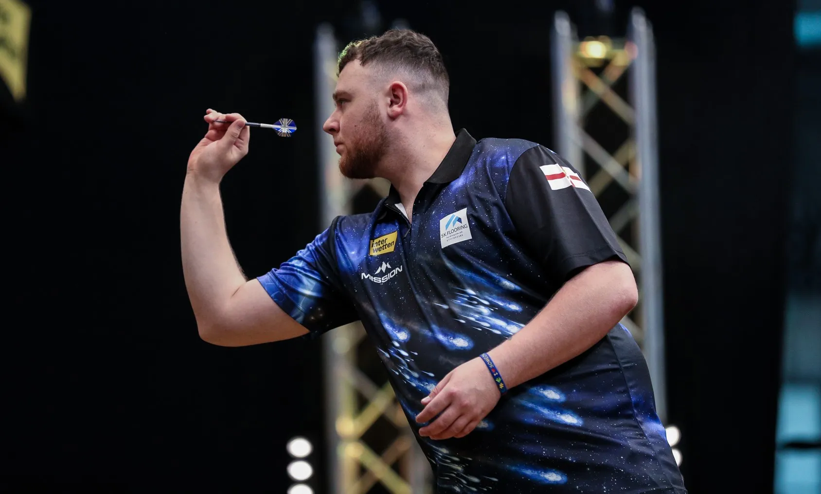 Rock beschert Dolan einen Whitewash mit einem Average von 107, Joyce besiegt Chisnall in Trier