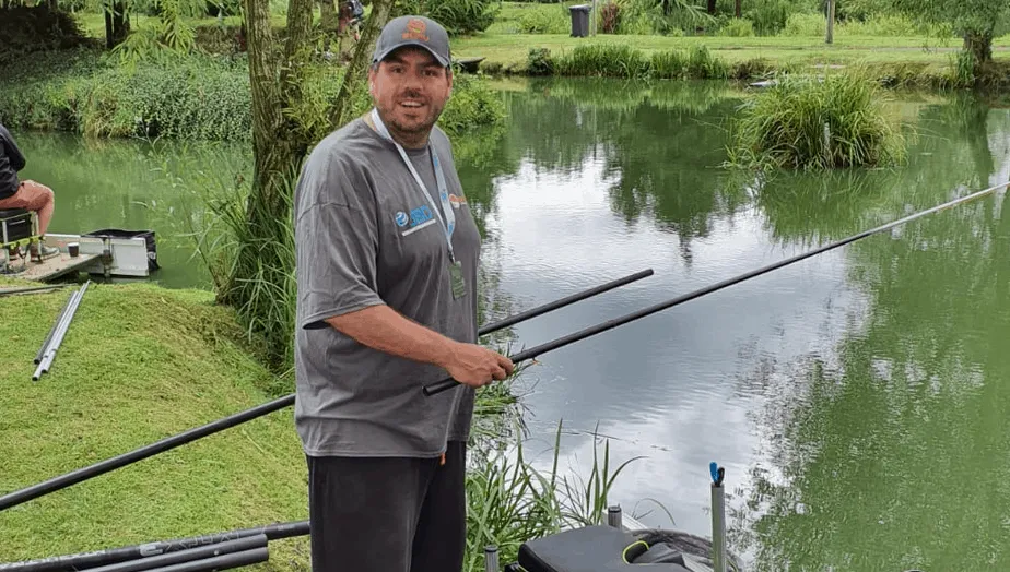 Top-Darter nehmen wieder am jährlichen Promi-Angelwettbewerb teil