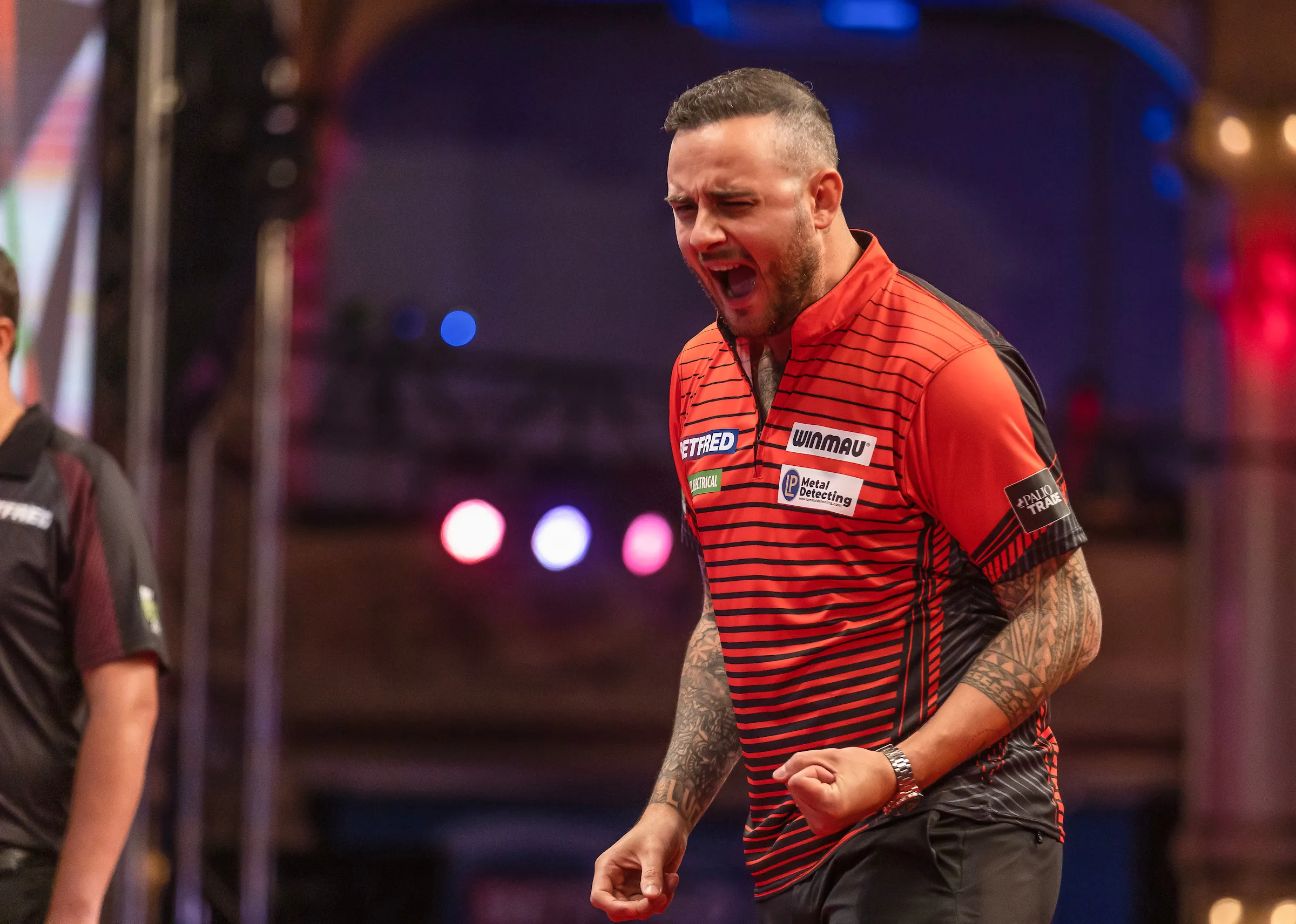 Joe Cullen ruiniert Mike De Deckers Debüt erneut; Luke Woodhouse sorgt bei seinem Debüt für Furore