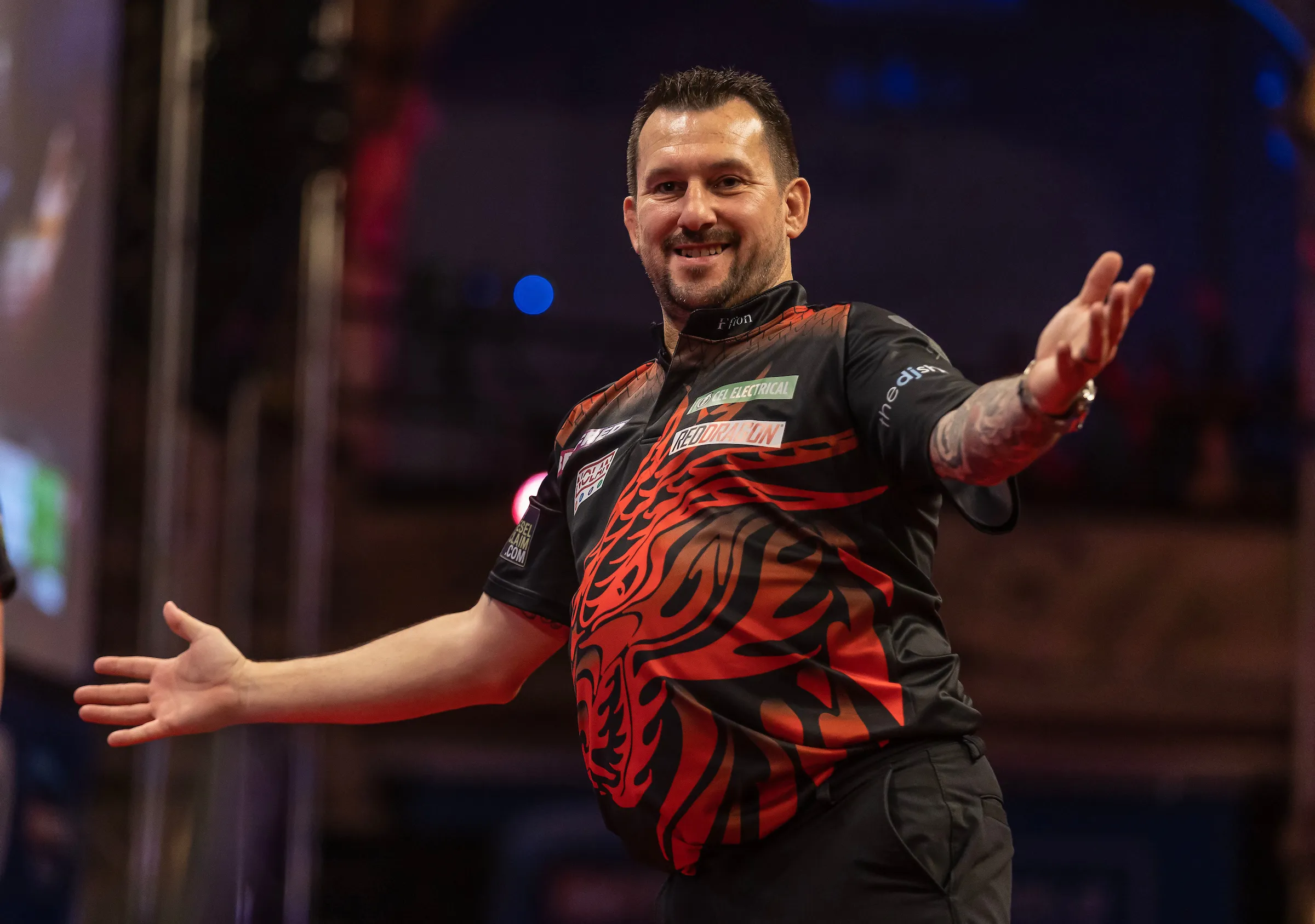 Clayton erreicht das Halbfinale beim World Matchplay dank eines halben Dutzend Highfinishes