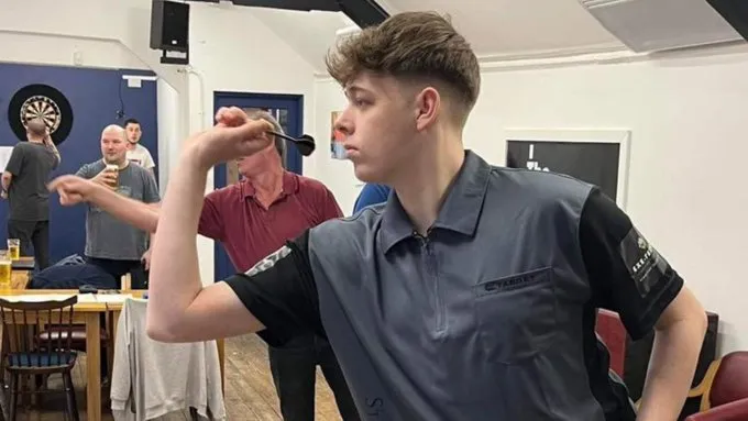 Englischer Darter wirft beim sechzehnten Turnier der PDC Development Tour einen Average von 120 (!)