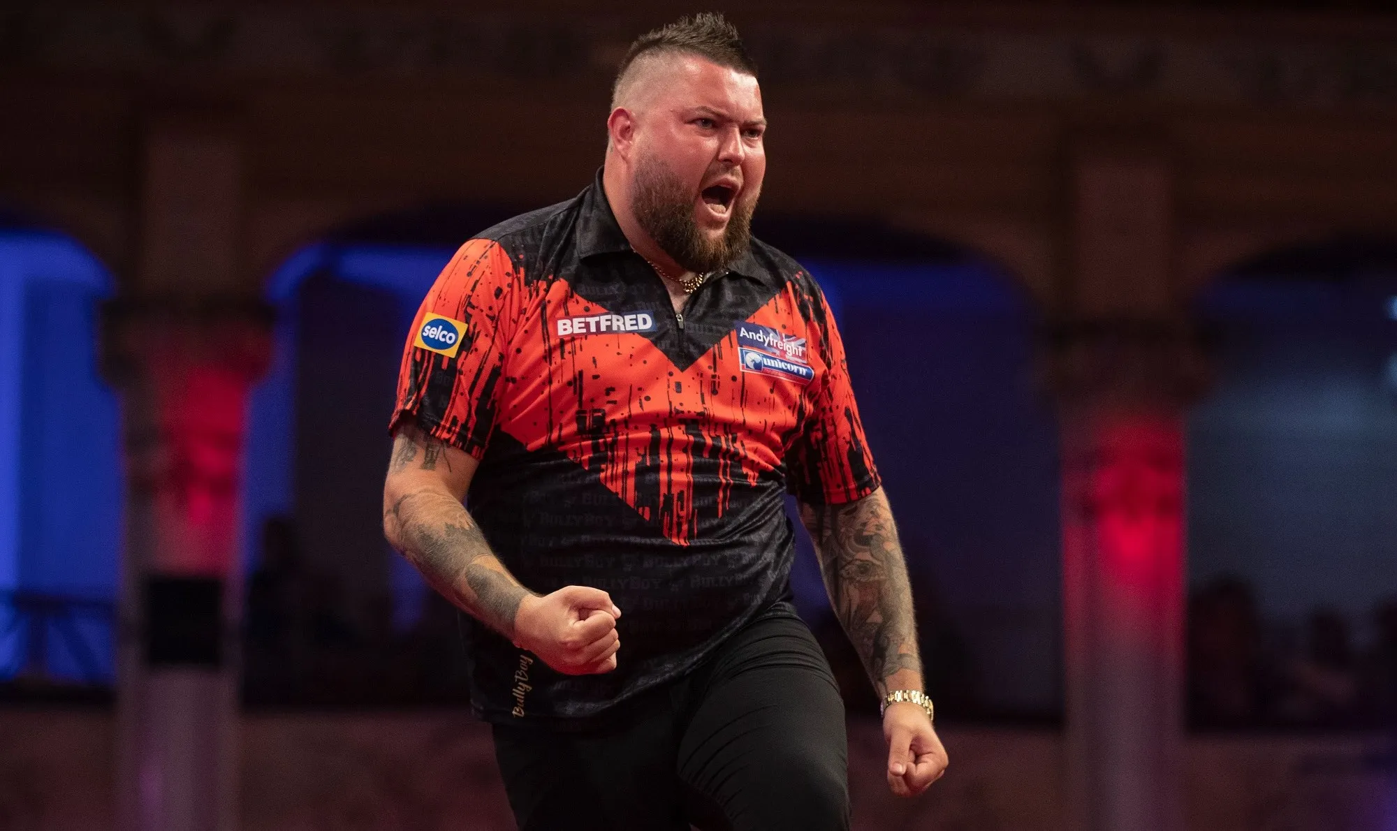 Michael Smith zieht trotz mittelmäßigem Spiel leicht an Steve Beaton vorbei