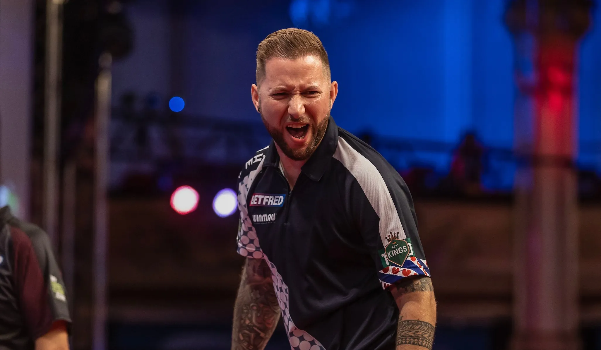 Noppert mit höchstem Average in der ersten Runde ins Viertelfinale in Neuseeland; Weltmeister Michael Smith kommt mit großer Mühe weiter