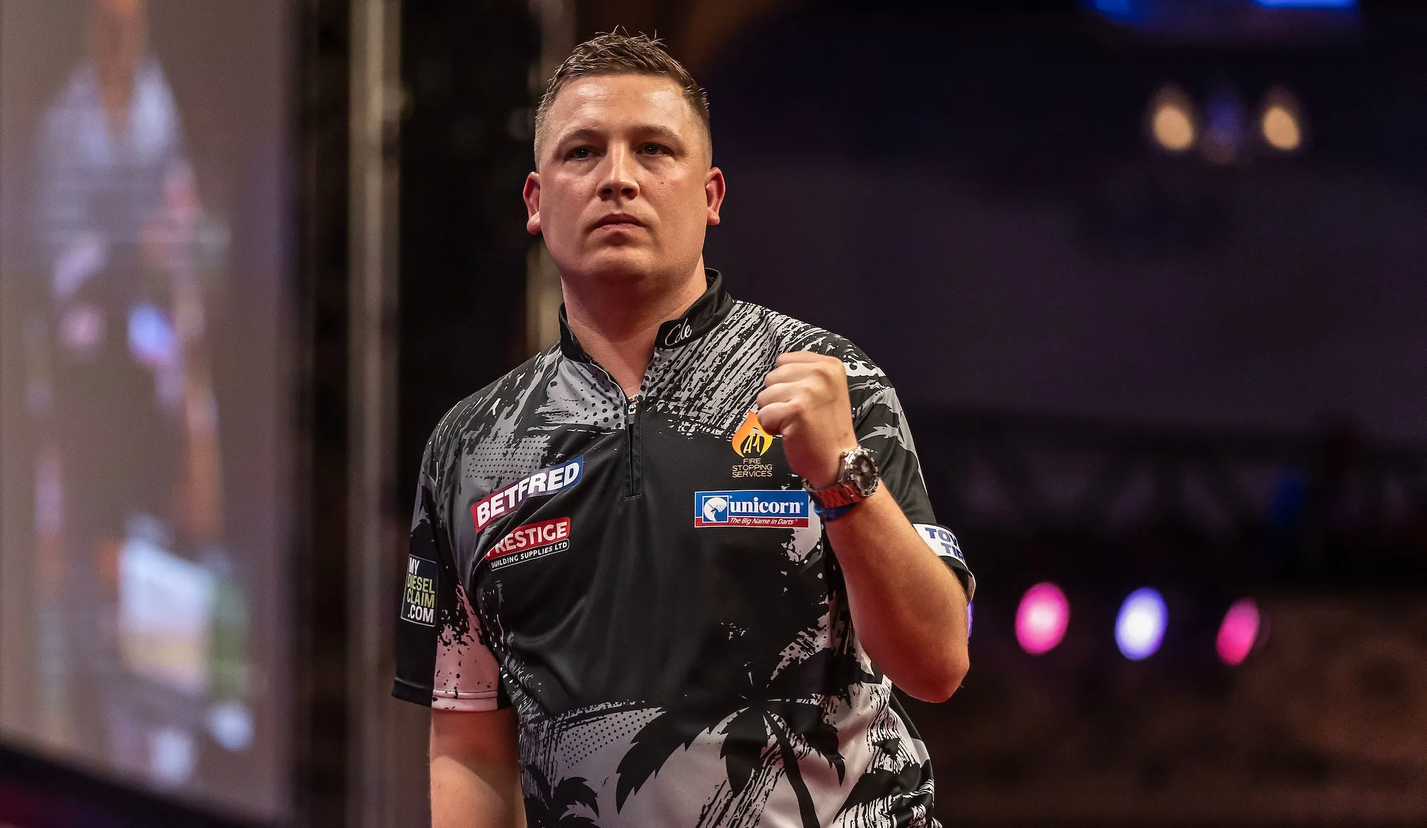 Chris Dobey entthront Titelverteidiger Michael van Gerwen und steht im Viertelfinale des World Grand Prix in Leicester