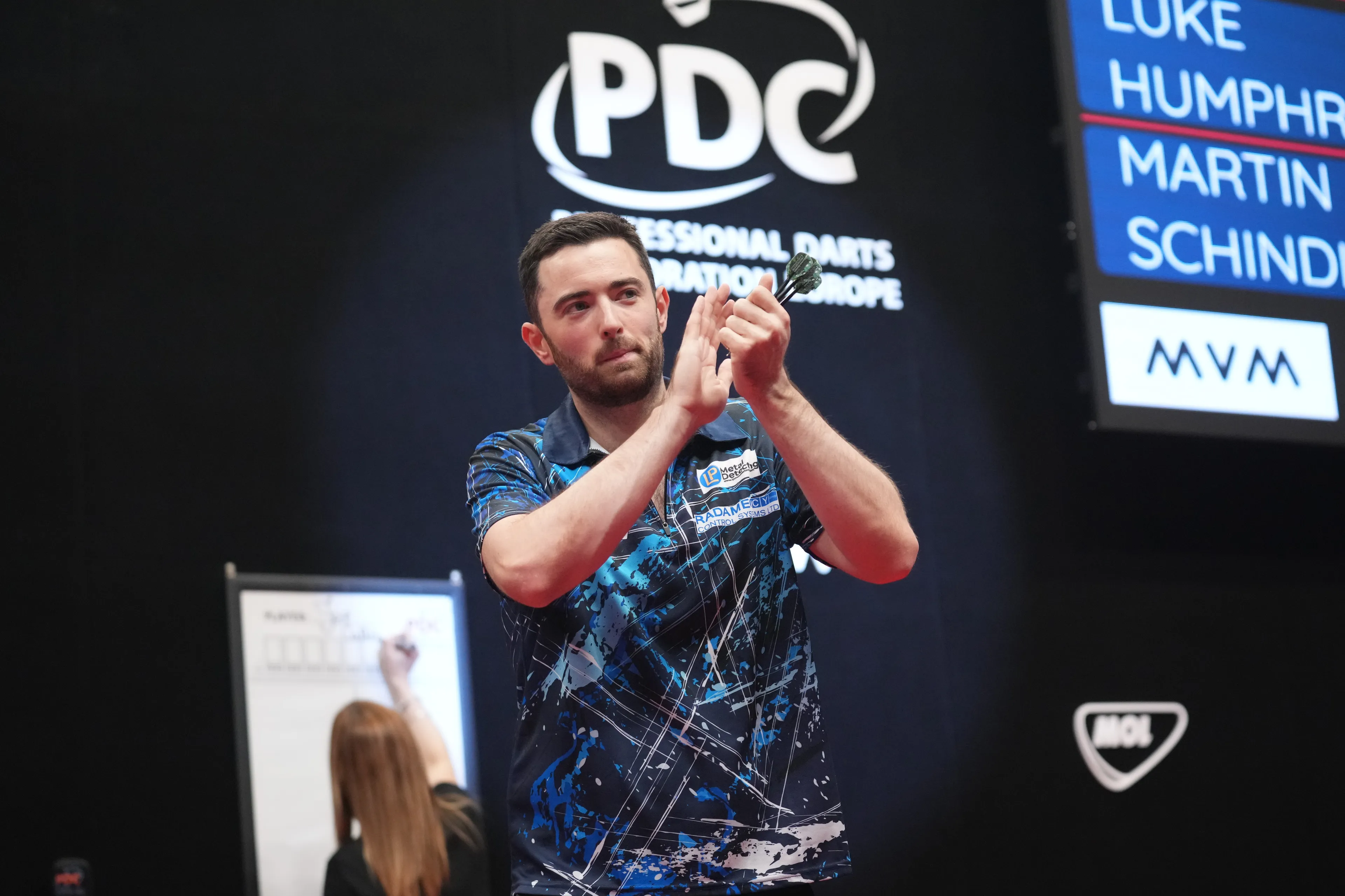 Luke Humphries steht nach drei Deciding-Legs im Viertelfinale des World Grand Prix