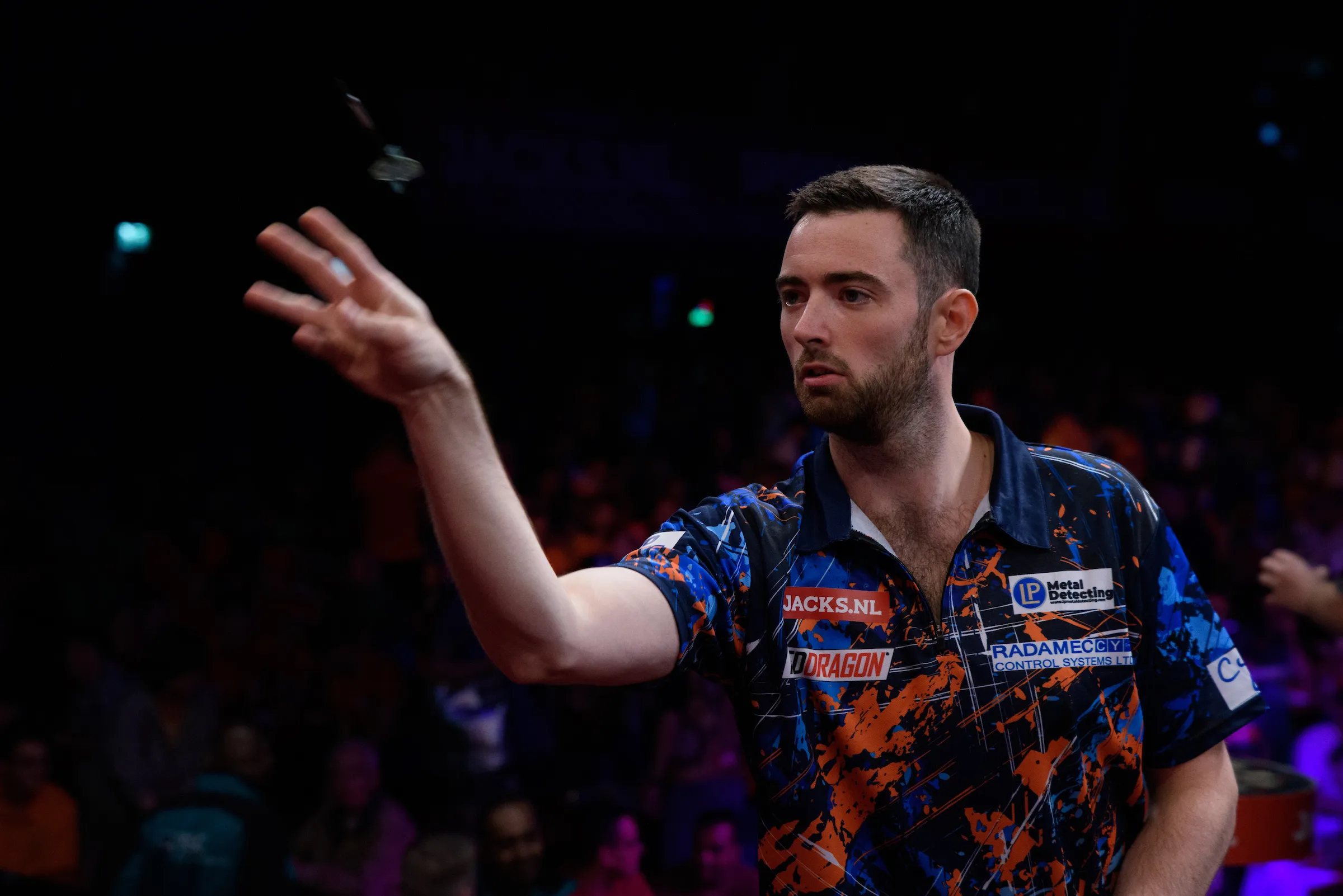"Nicht unbedingt" antwortet Luke Humphries auf die Frage, ob er mit dem Sieg beim World Grand Prix sein Debüt in der Premier League Darts feiern kann