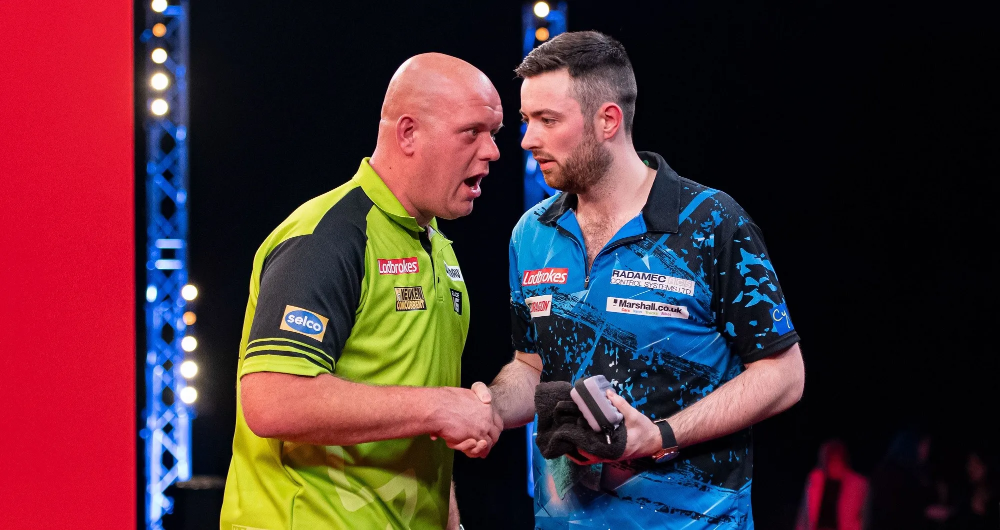 Luke Humphries lässt Michael van Gerwen im Finale des German Darts Grand Prix keine Chance