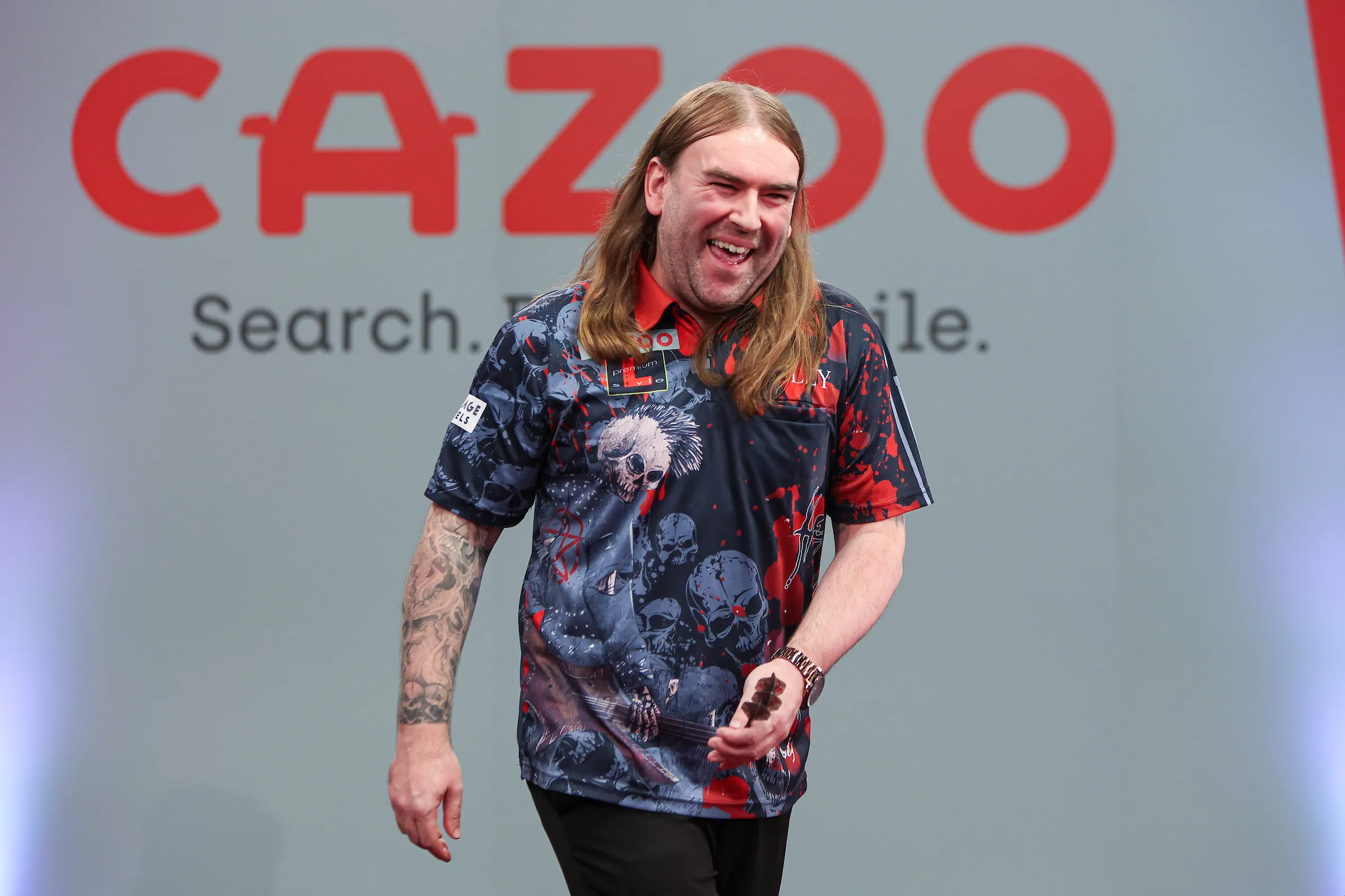 Ryan Searle unterzeichnet Vertrag mit dem Darthersteller Harrows