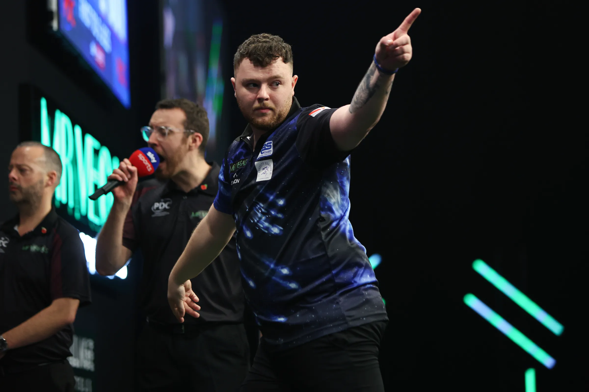Josh Rock mit starkem Spiel gegen Krzysztof Ratajski beim Grand Slam of Darts