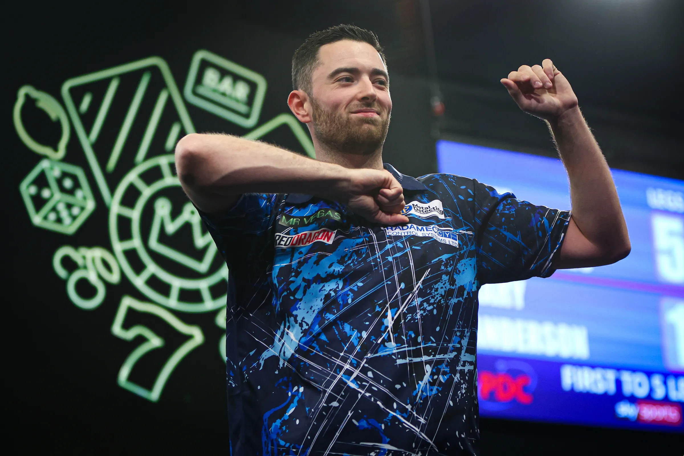 Luke Humphries erreicht Viertelfinale beim Grand Slam of Darts nach spektakulärem Sieg über Ryan Searle
