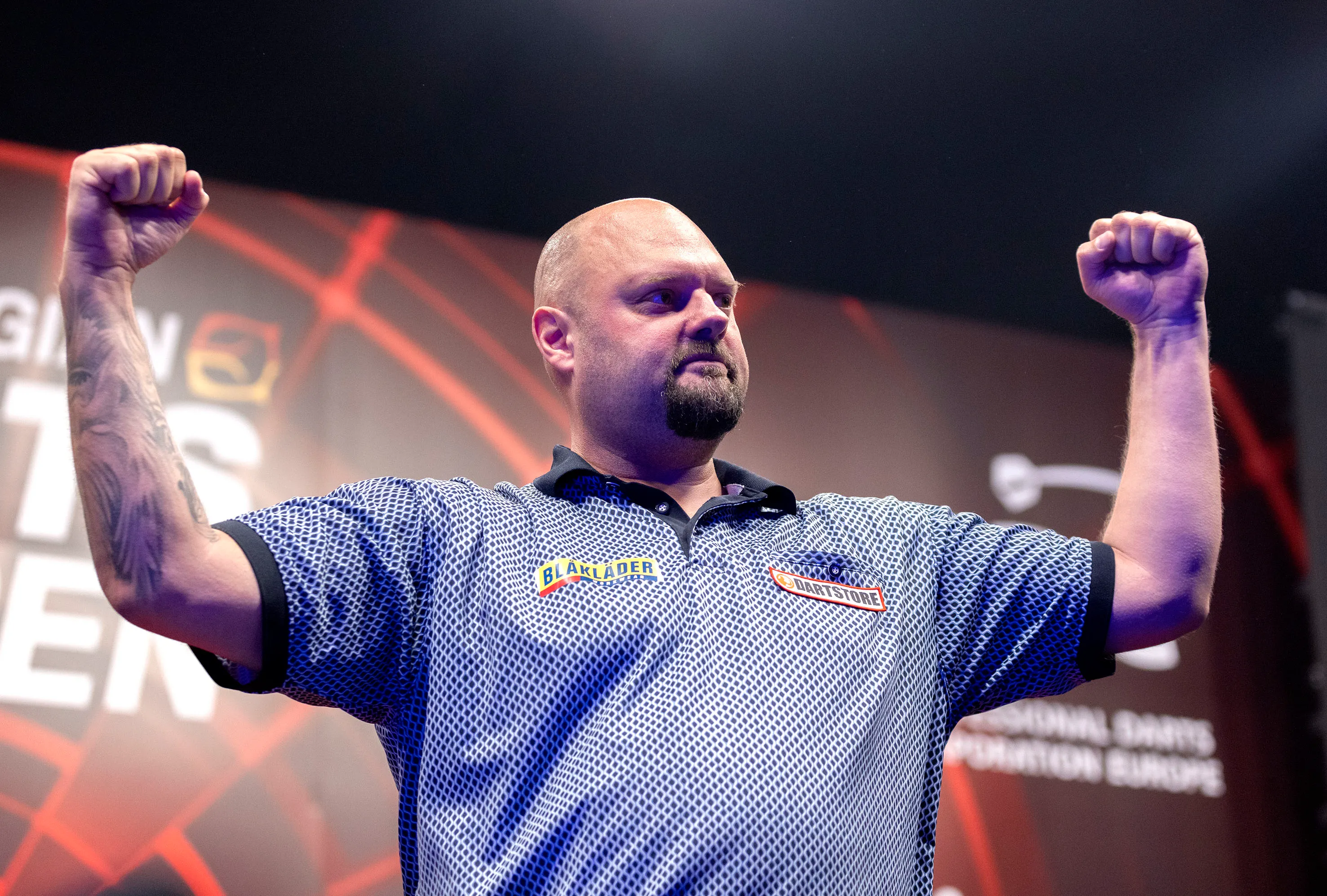 Dennis Nilsson, Paula Murphy und Reece Colley sichern sich im Lakeside das Weiterkommen in Runde 2