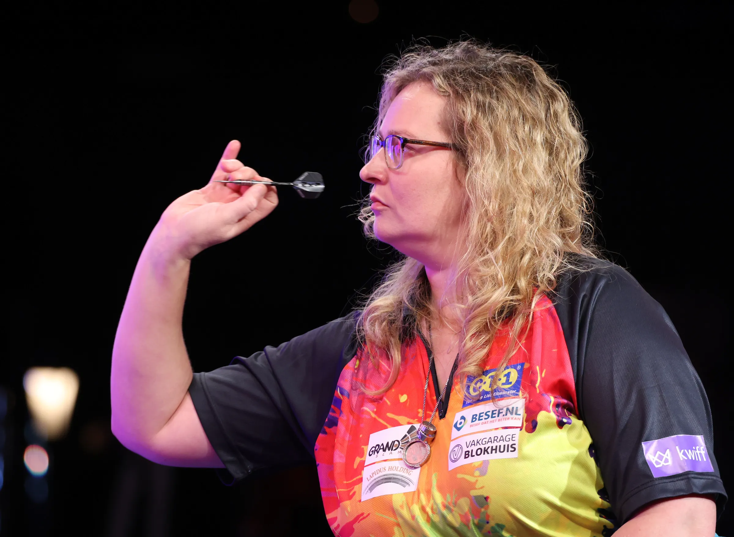 Aileen de Graaf bezwingt Liasa Ashton bei der WDF Weltmeisterschaft; Mats Theobald hat bei den Jungen gegenüber Bradley van der Velden das Einsehen