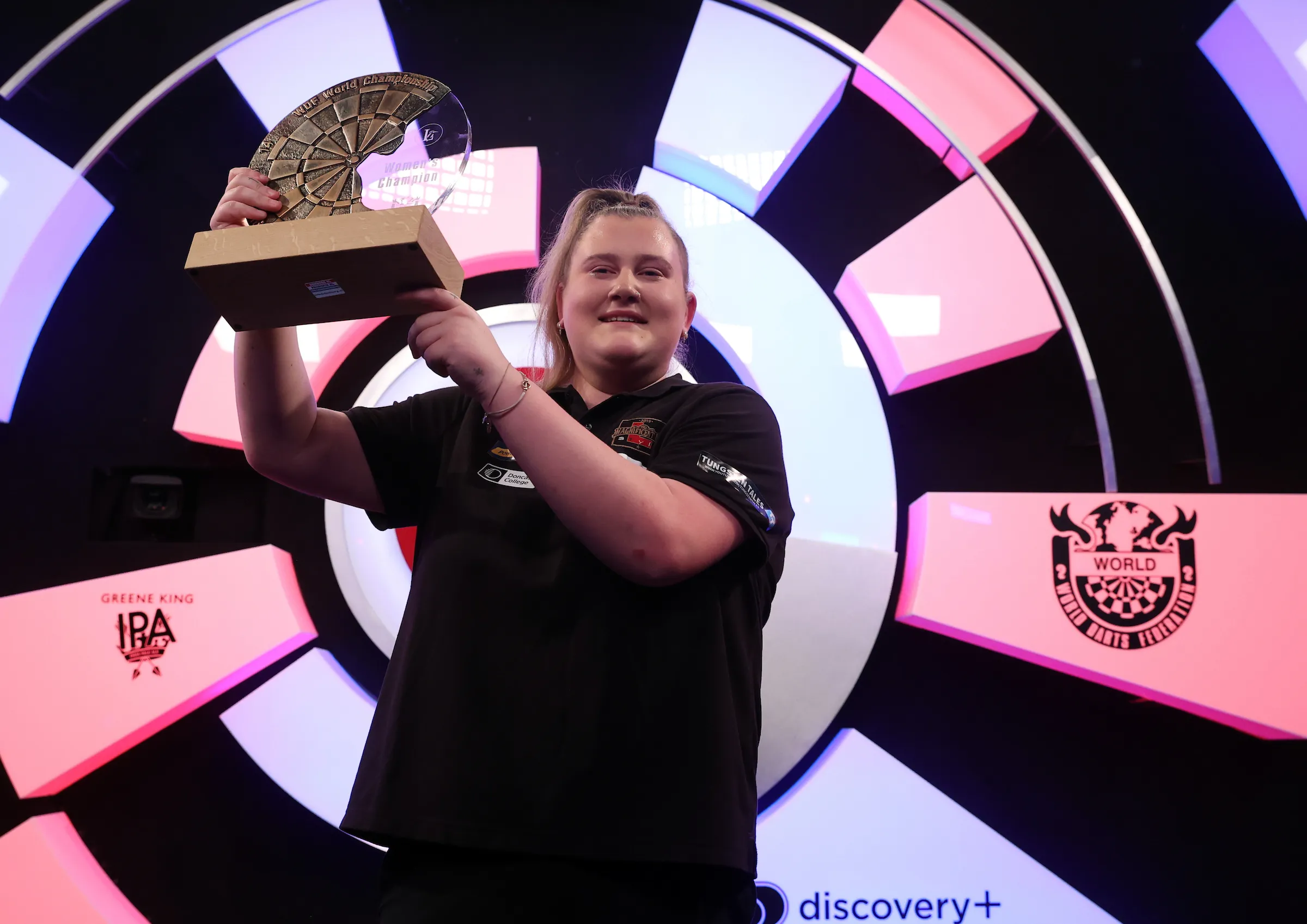 Beau Greaves wehrt die Aufholjagd von Aileen de Graaf ab und holt sich in Lakeside ihren zweiten Weltmeistertitel bei den Frauen