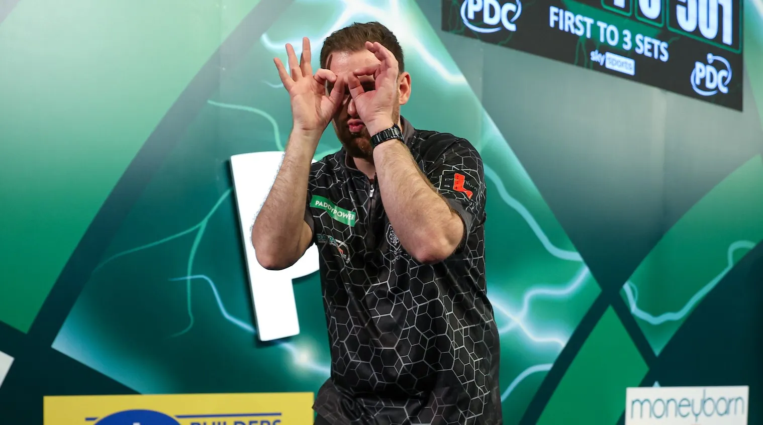 Berry van Peer wirft 12 perfekte Darts in Folge bei der World Darts Championship