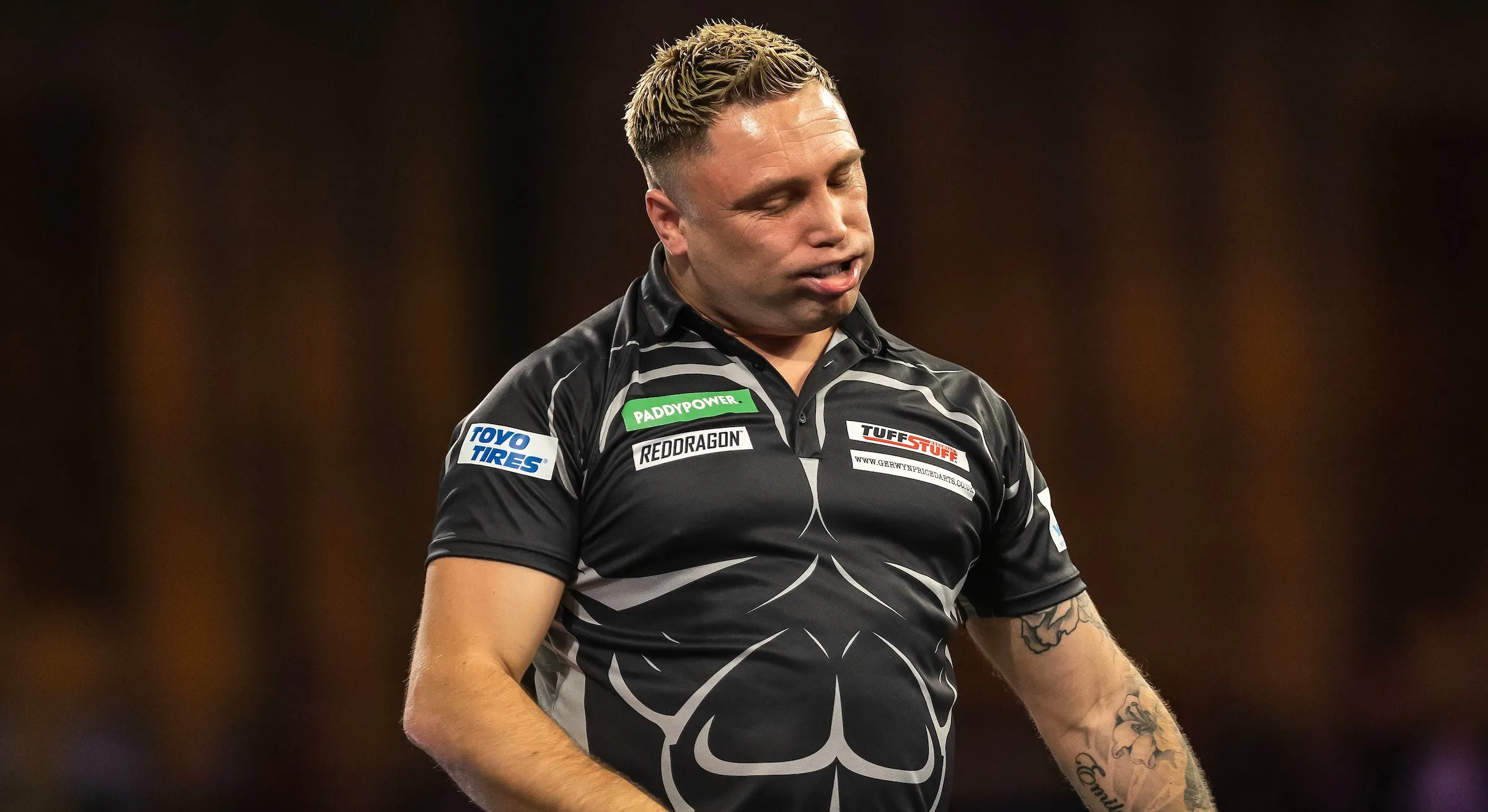 Gerwyn Price zieht sich am Vorabend der Premier League Darts von den 2024 Masters zurück und wird durch Daryl Gurney ersetzt