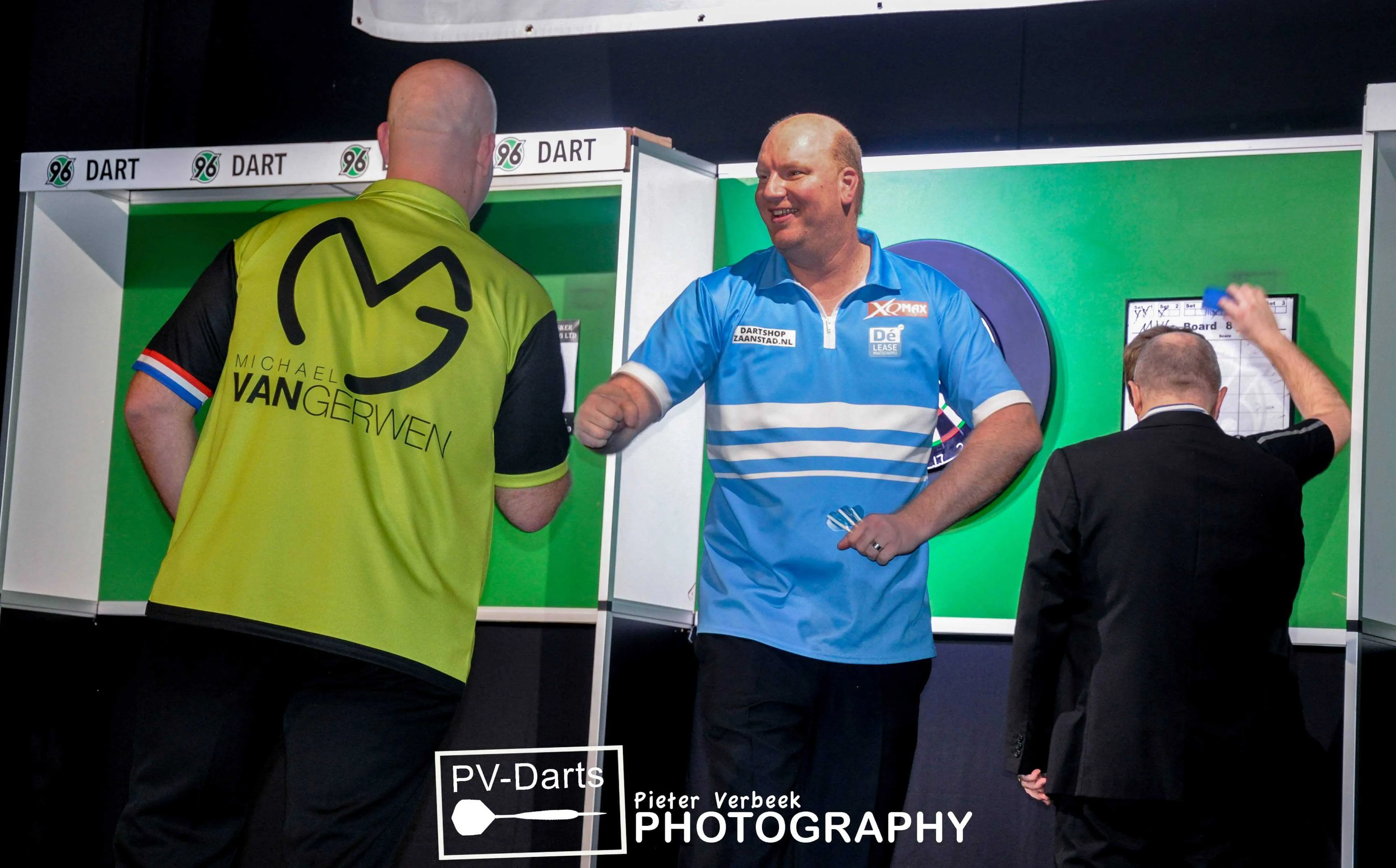 "Es ist jetzt schwierig, denn wenn du den anderen Spielern den Finger reichst, nehmen sie deine Hand" - Michael van Gerwen bietet Vincent van der Voort an, ihm bei der Wiederherstellung seiner Form zu helfen