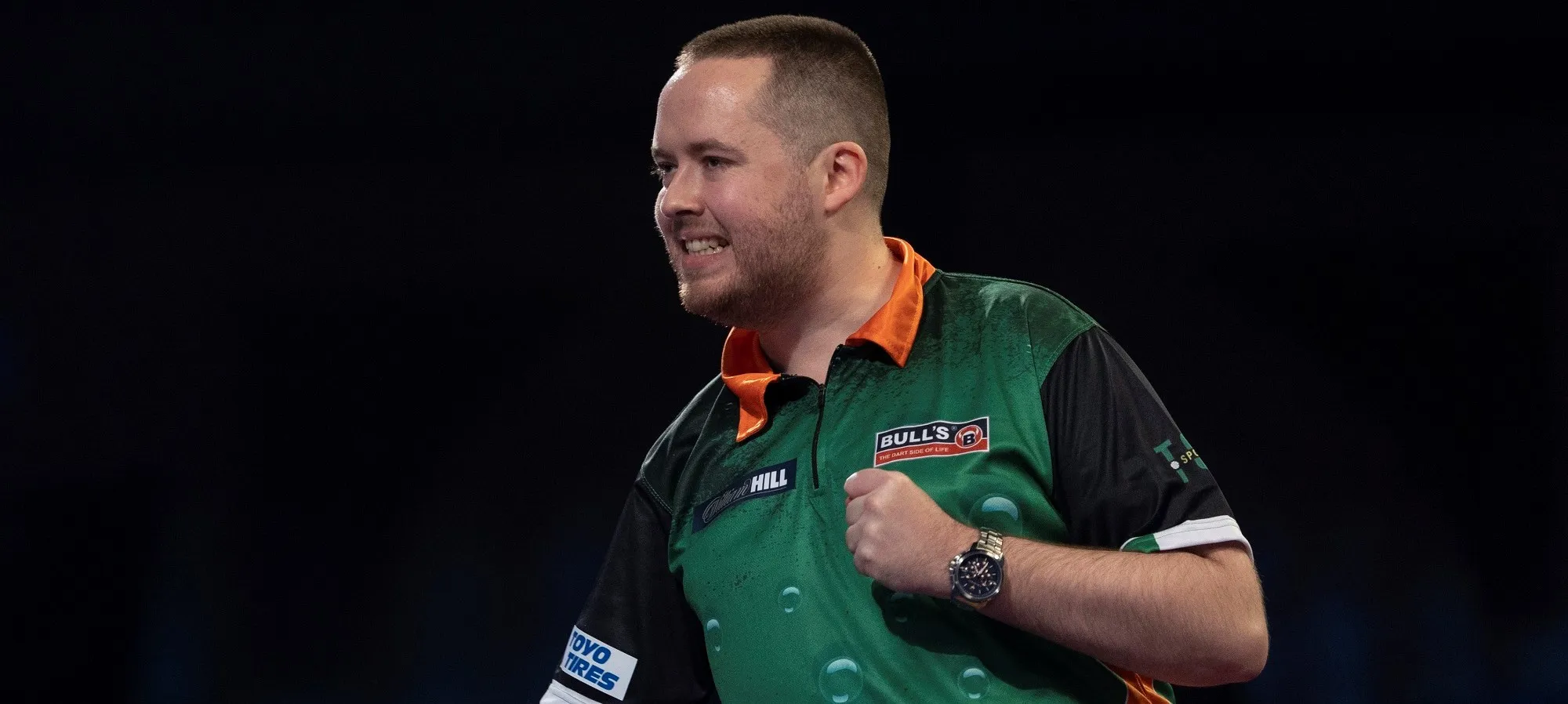Steve Lennon meistert Bates mit einem atemberaubenden Comeback nach 0-2-Rückstand und erreicht die zweite Runde bei der Darts Weltmeisterschaft