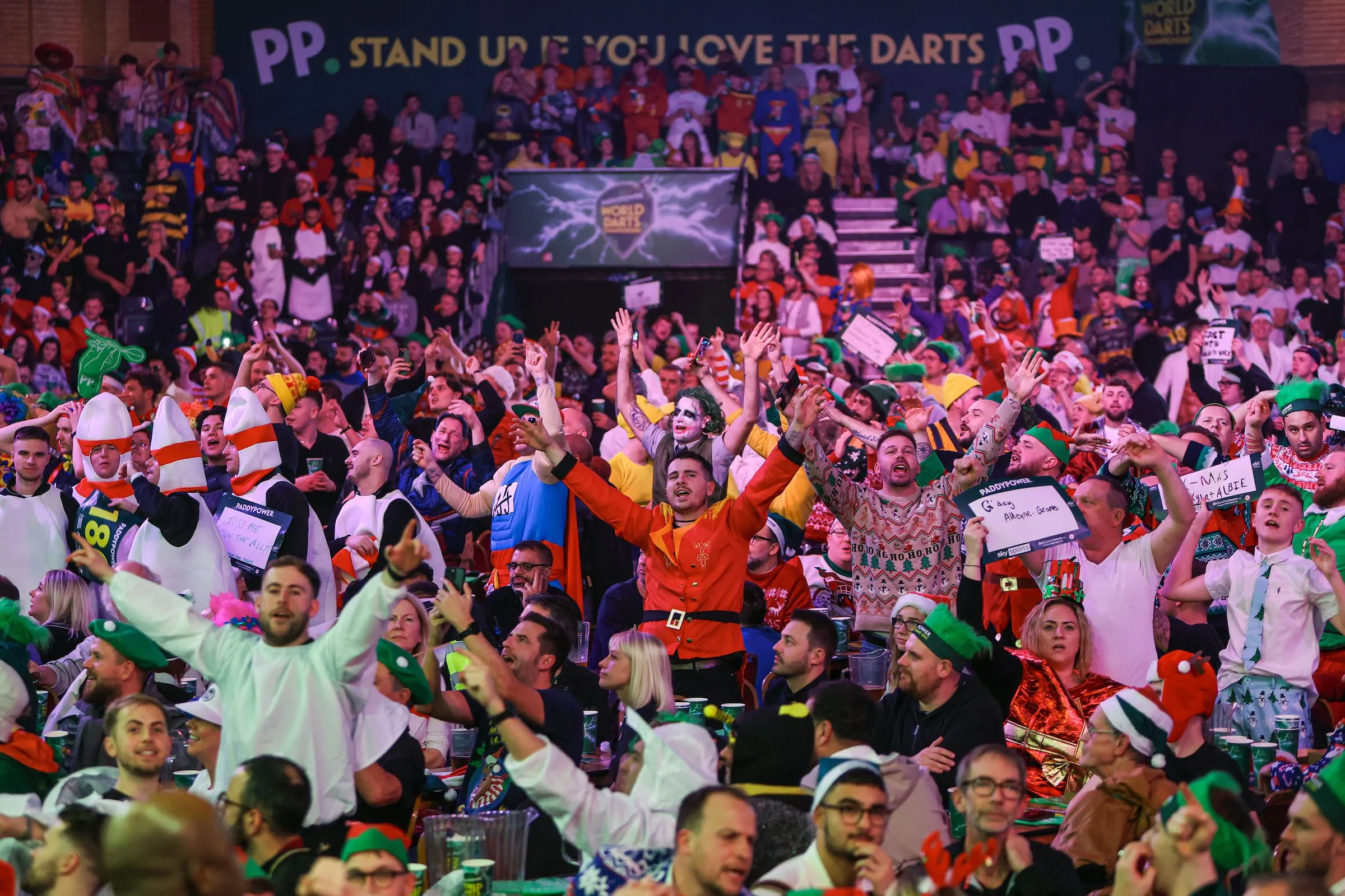 "Hier ist es den Leuten scheißegal, was du machst, haha!" - Richard Veenstra über den Unterschied zwischen den Zuschauern bei der World Darts Championship und Lakeside