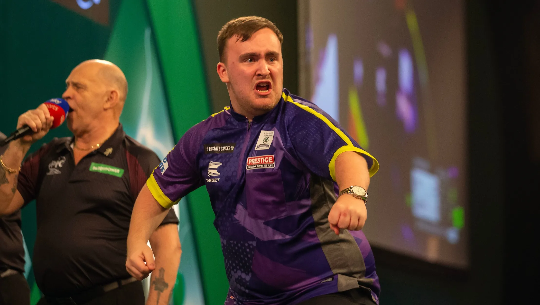 Luke Littler zieht mit 9-Darter ins Halbfinale der Bahrain Darts Masters ein, während Michael van Gerwen zum Showdown mit Michael Smith antritt