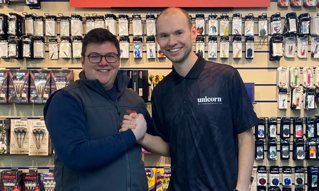 Dart-Hersteller Unicorn Darts bindet Tim Wolters und  zwei weitere Spieler an sich