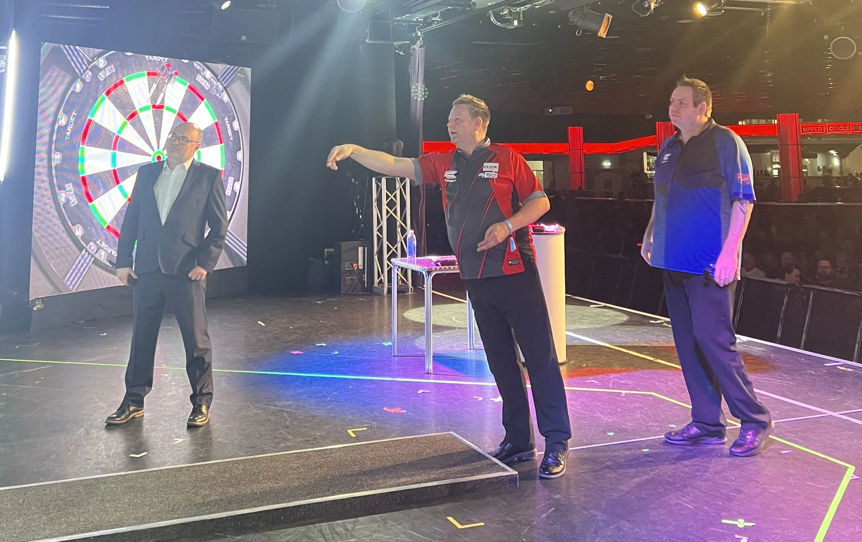 Mark Dudbridge besiegt Adrian Lewis im ersten JBD Butlin's Cup Finale
