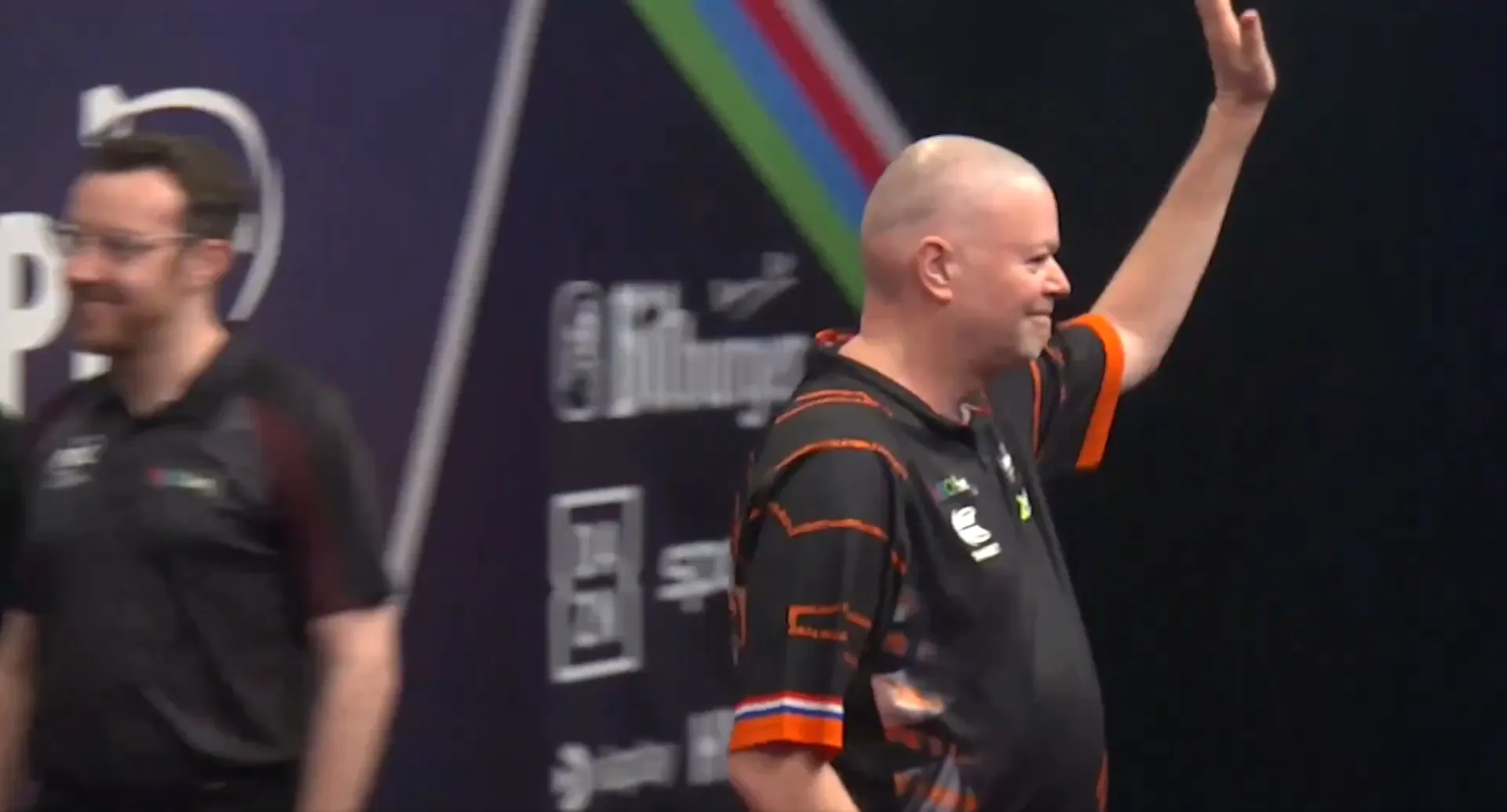Raymond van Barneveld bekommt vom deutschen Publikum Geburtstagsständchen