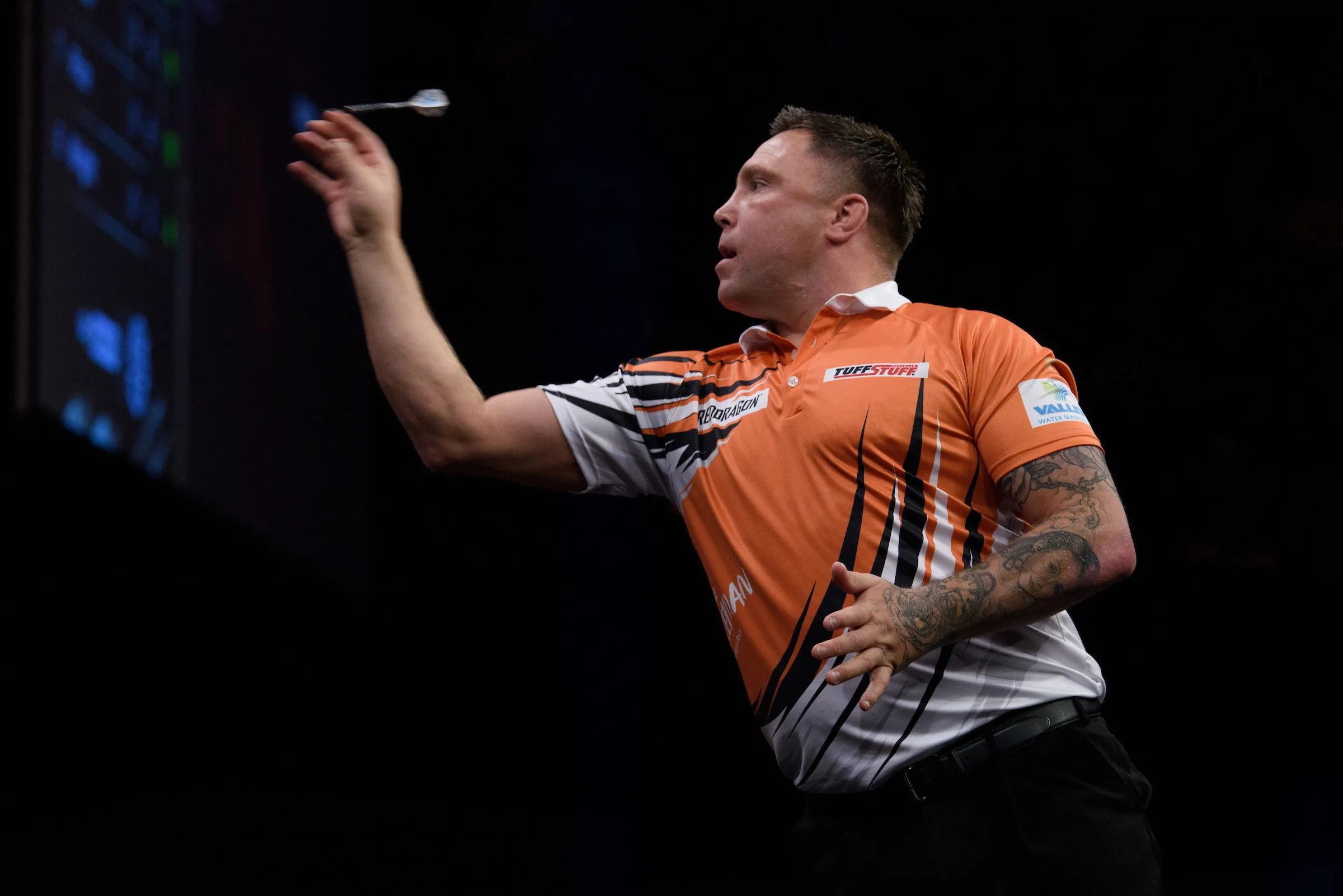 "Wenn ich nächstes Jahr hierher zurückkomme, dann auf jeden Fall mit schwereren Darts" - Gerwyn Price schimpft über die Bedingungen in Ahoy