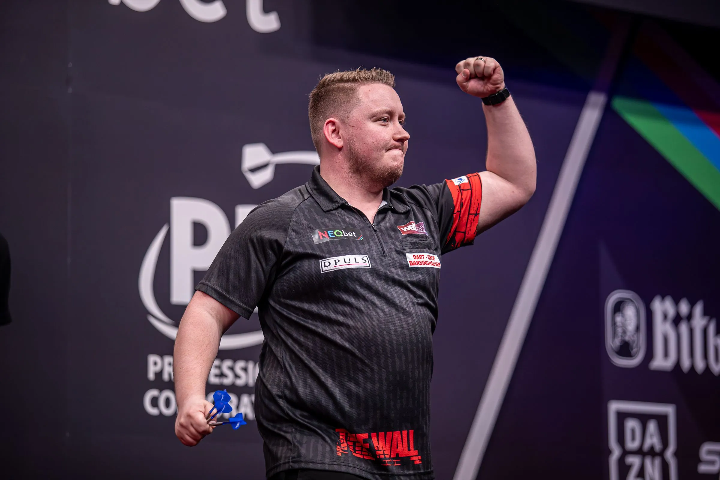 Martin Schindler besiegt Jonny Clayton durch gutes Timing und zieht in das Viertelfinale der Austrian Darts Open ein