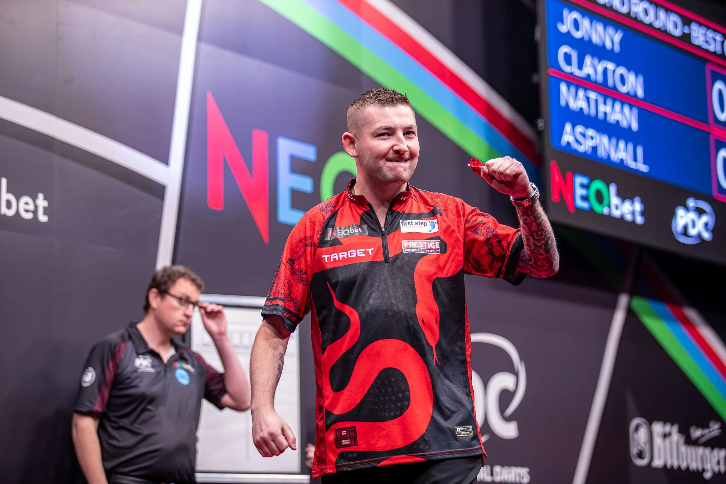 "Ich möchte an diesem Wochenende meinen ersten Titel des Jahres feiern" - Nathan Aspinal zieht bei den International Darts Open eindrucksvoll ins Achtelfinale ein