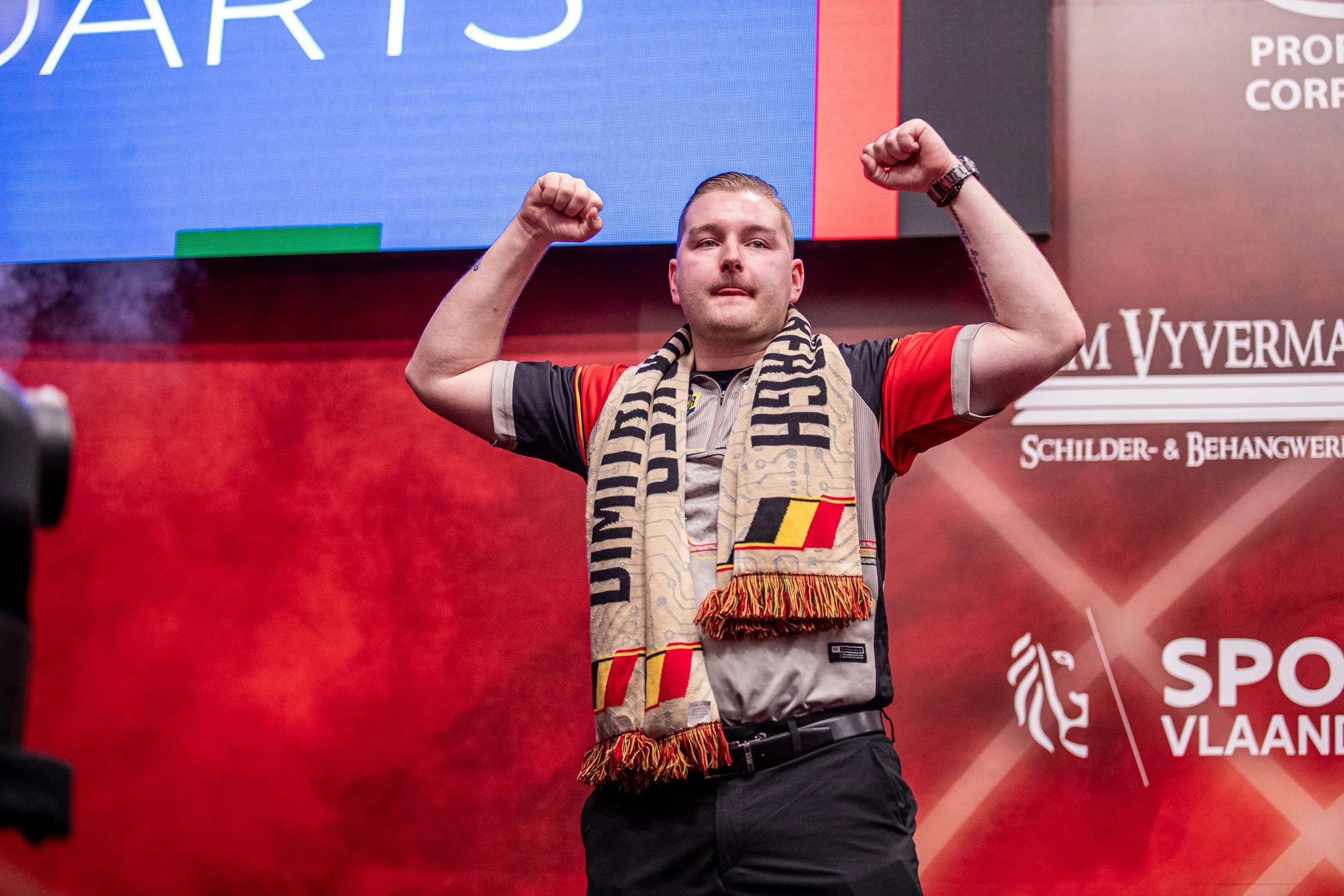 "Ich bin im Gegensatz zu Luke Littler definitiv kein Naturtalent" - Dimitri Van den Bergh ist auf ein strenges Trainingsprogramm angewiesen