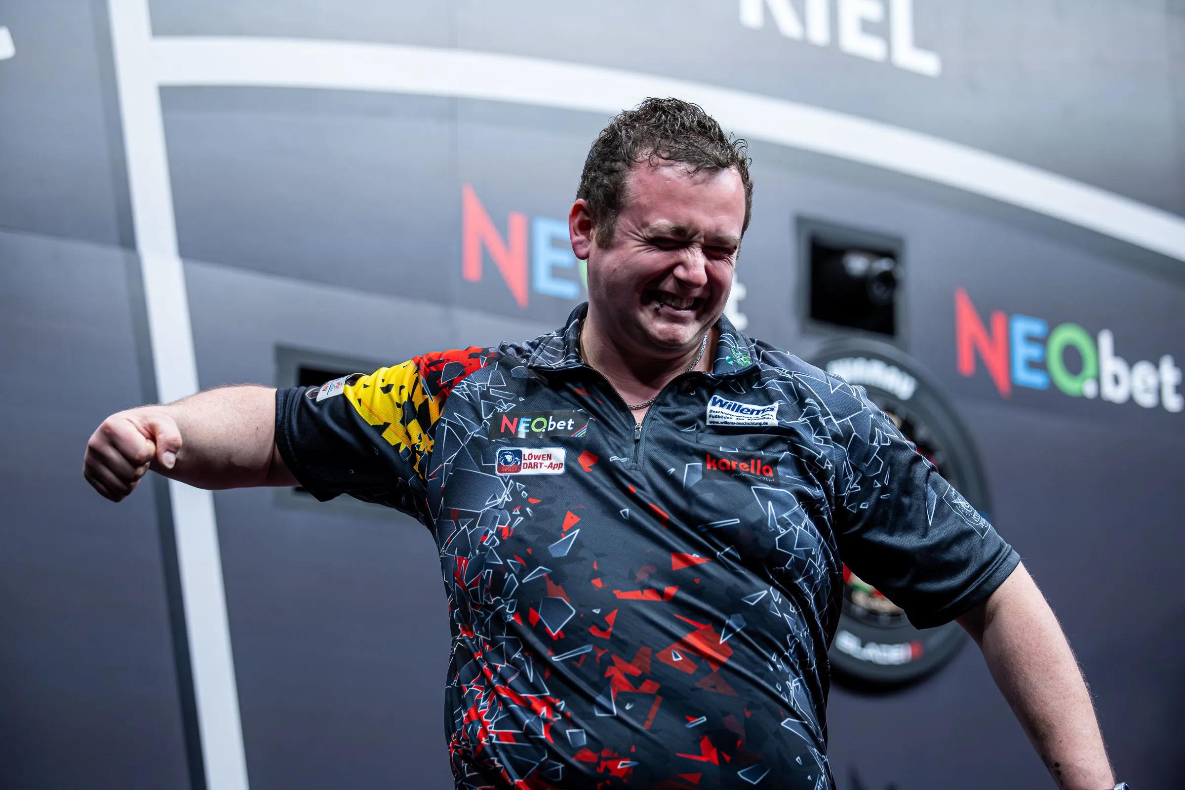 Franz Rötzsch on Fire: Destroyer zerstört Josh Rock in Kiel und zieht ins Achtelfinale ein