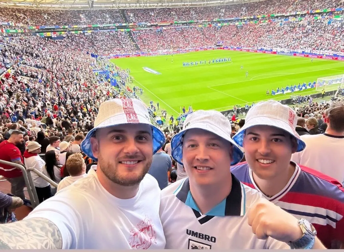 Joe Cullen, Chris Dobey und Ryan Meikle unterstützen englisches Team bei der Fußball-Europameisterschaft