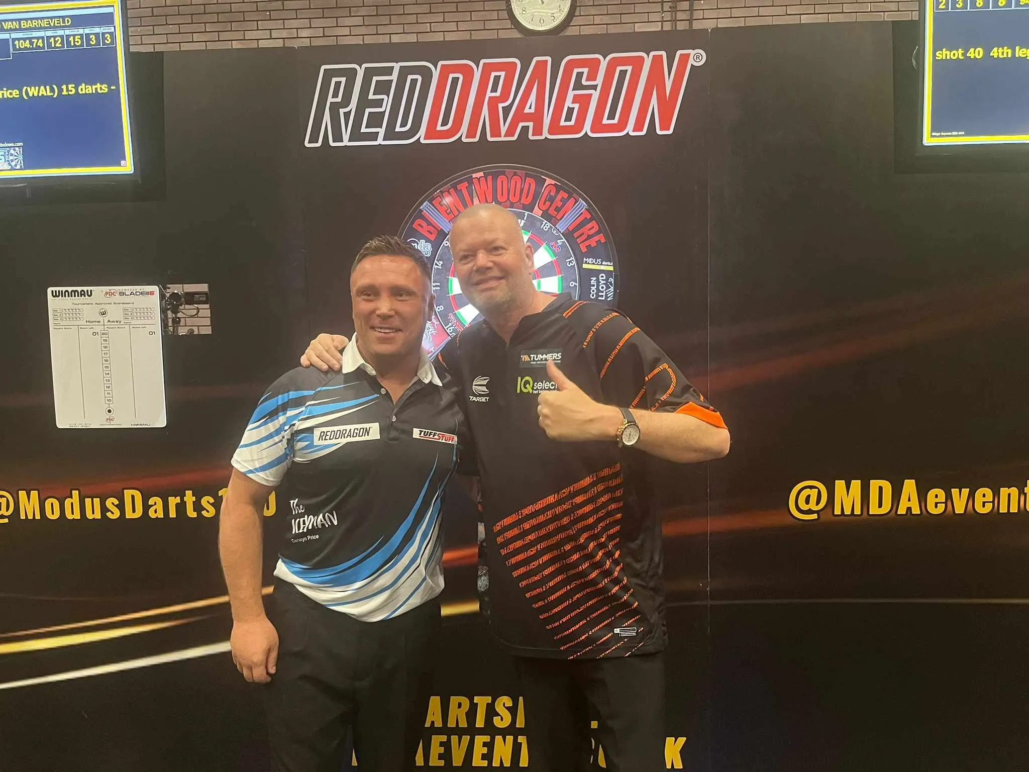 Raymond van Barneveld besiegt Gerwyn Price beim Turnier in Brentwood mit Average von 104