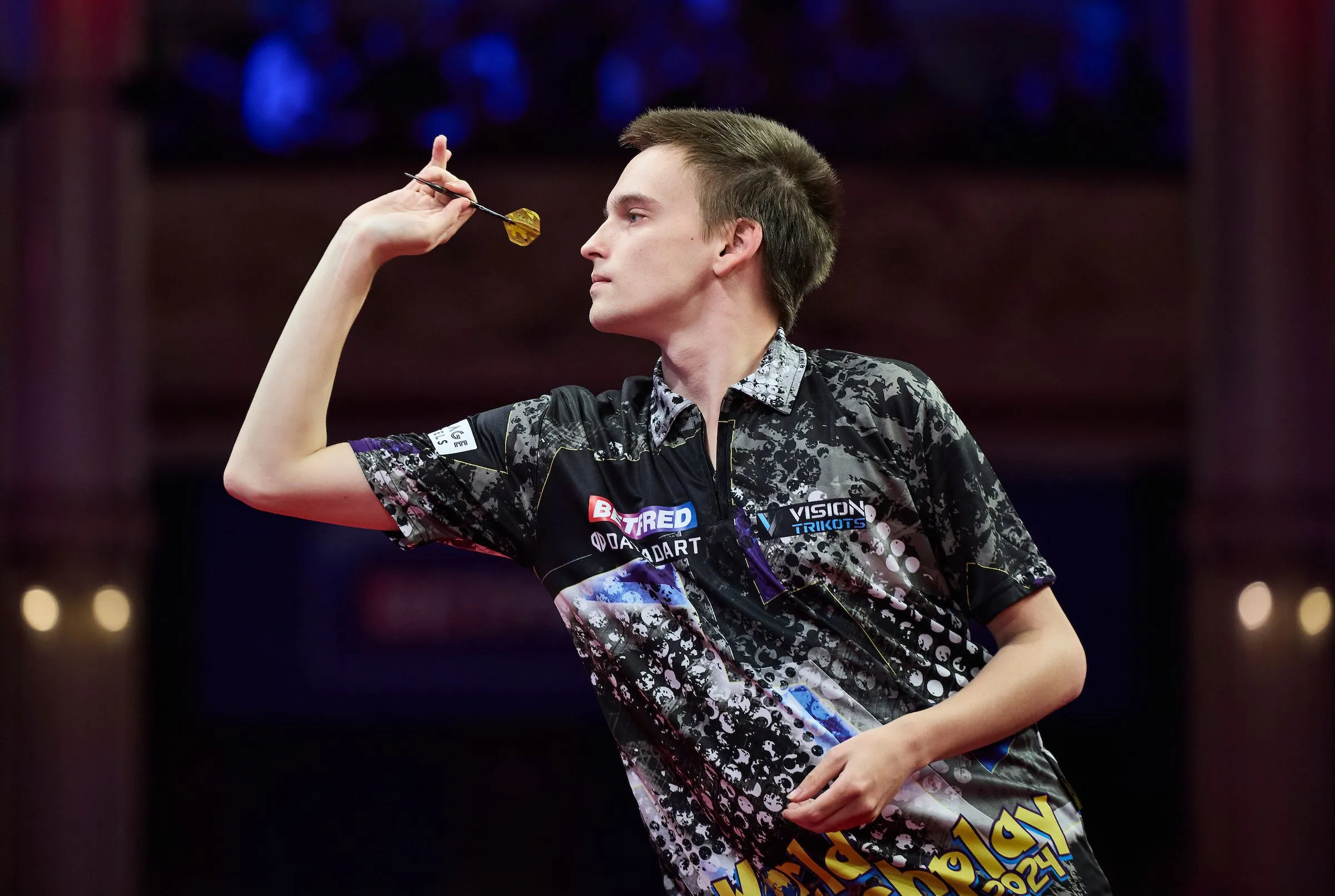 Ricardo Pietreczko widersetzt sich Simon Whitlocks Ankündigung und zieht in das Achtelfinale der German Darts Championship ein; Luke Littler per Whitwash weiter