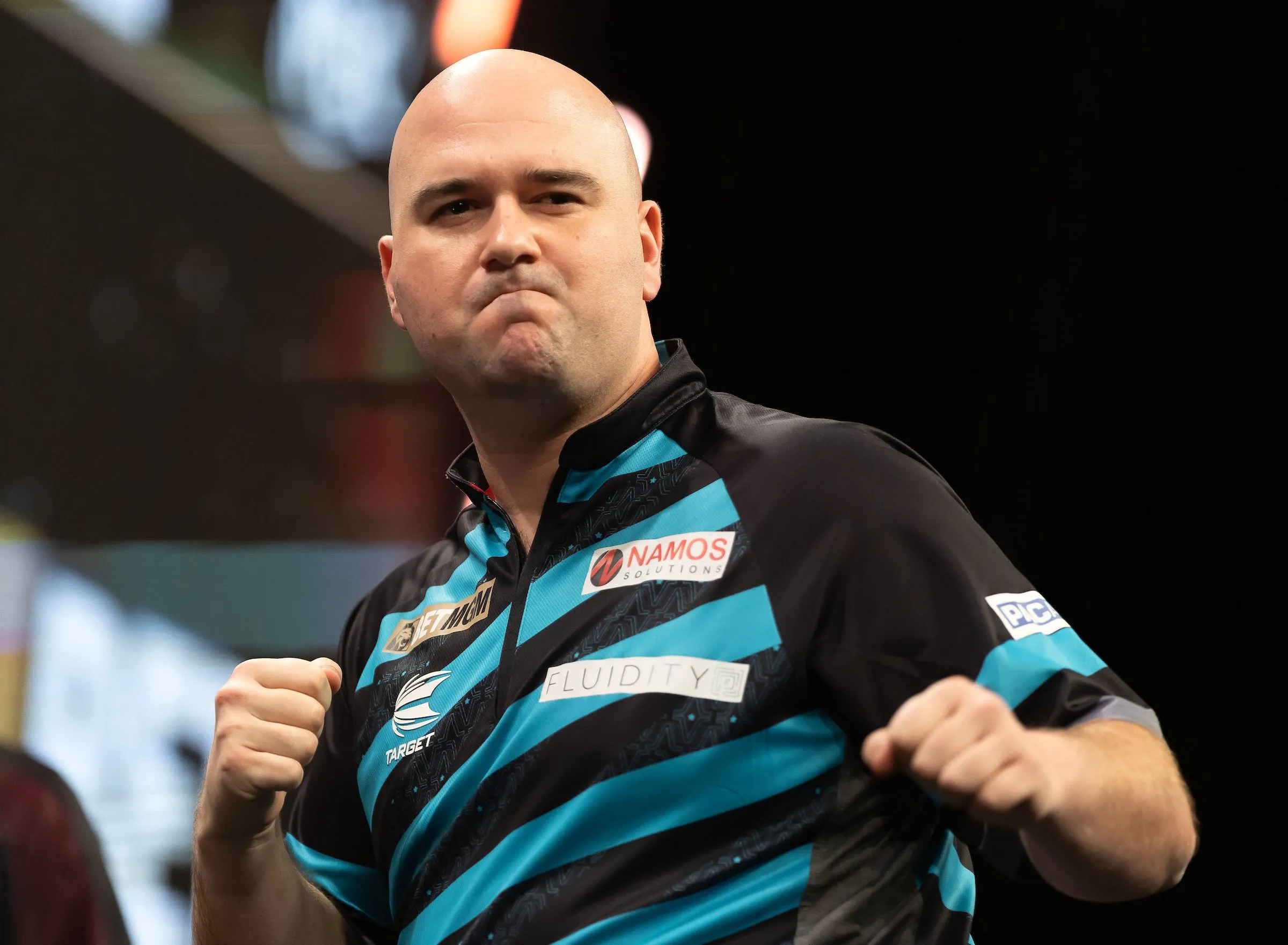 Rob Cross siegt im Sudden Death Tie-Break, während Gian van Veen sechs Matchdarts im World Matchplay-Epos vergibt