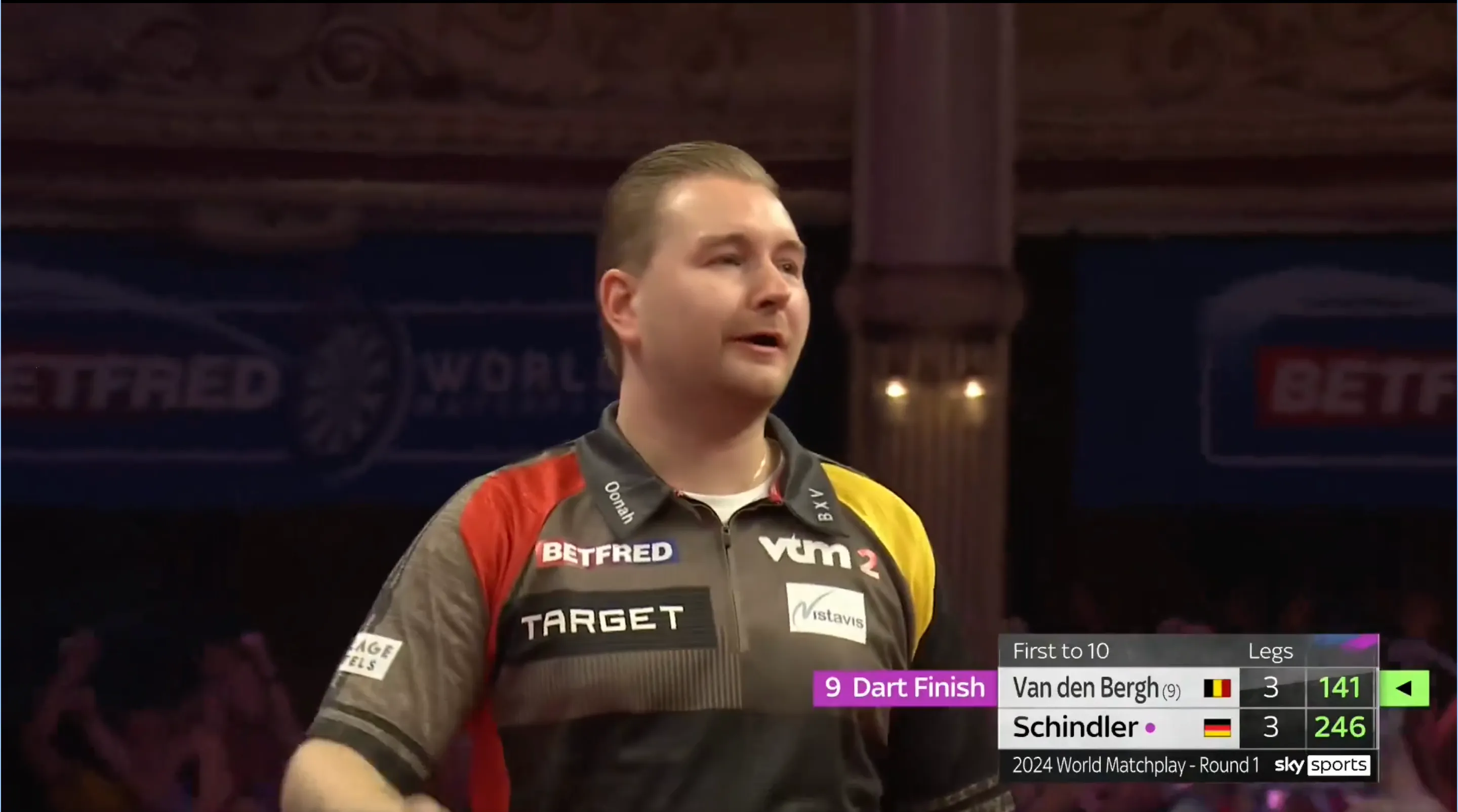 (VIDEO) Dimitri van den Bergh wirft das perfekte Leg mit einem atemberaubenden 9-Dart-Finish beim World Matchplay 2024
