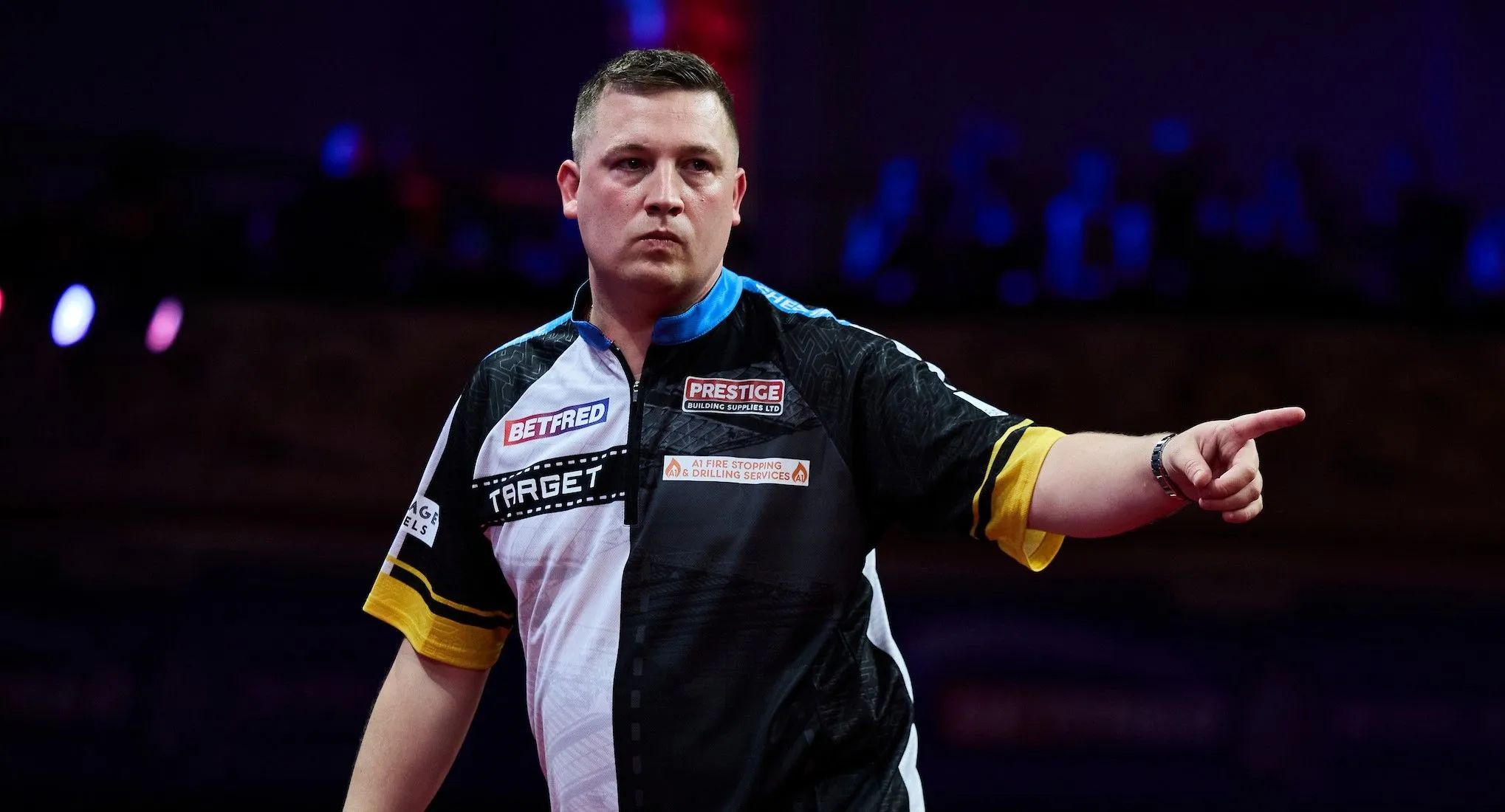 Chris Dobey mit 110er Average ins Achtelfinale der German Darts Championship