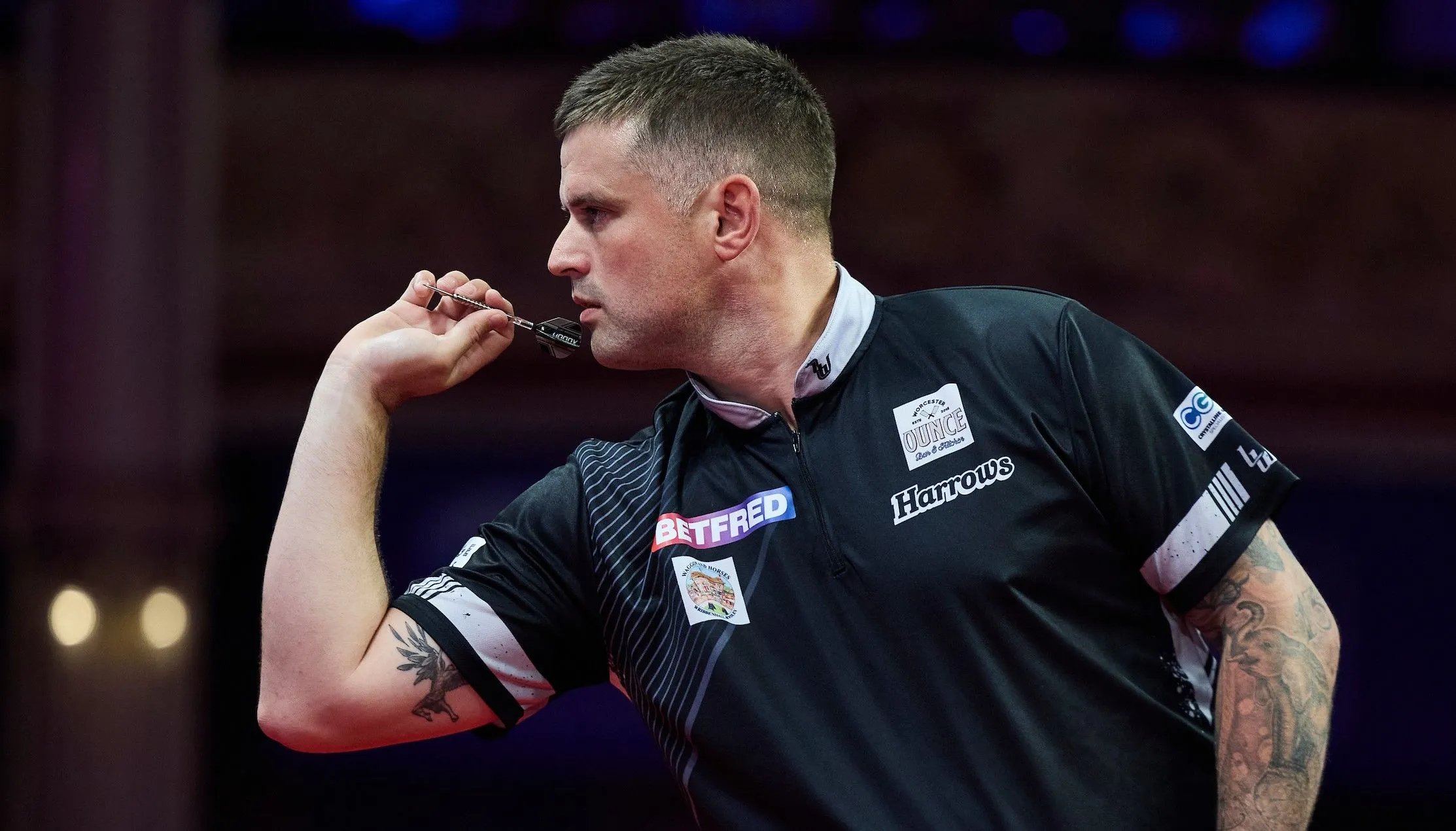 Luke Woodhouse wirft 9-Darter bei der Players Championship 17