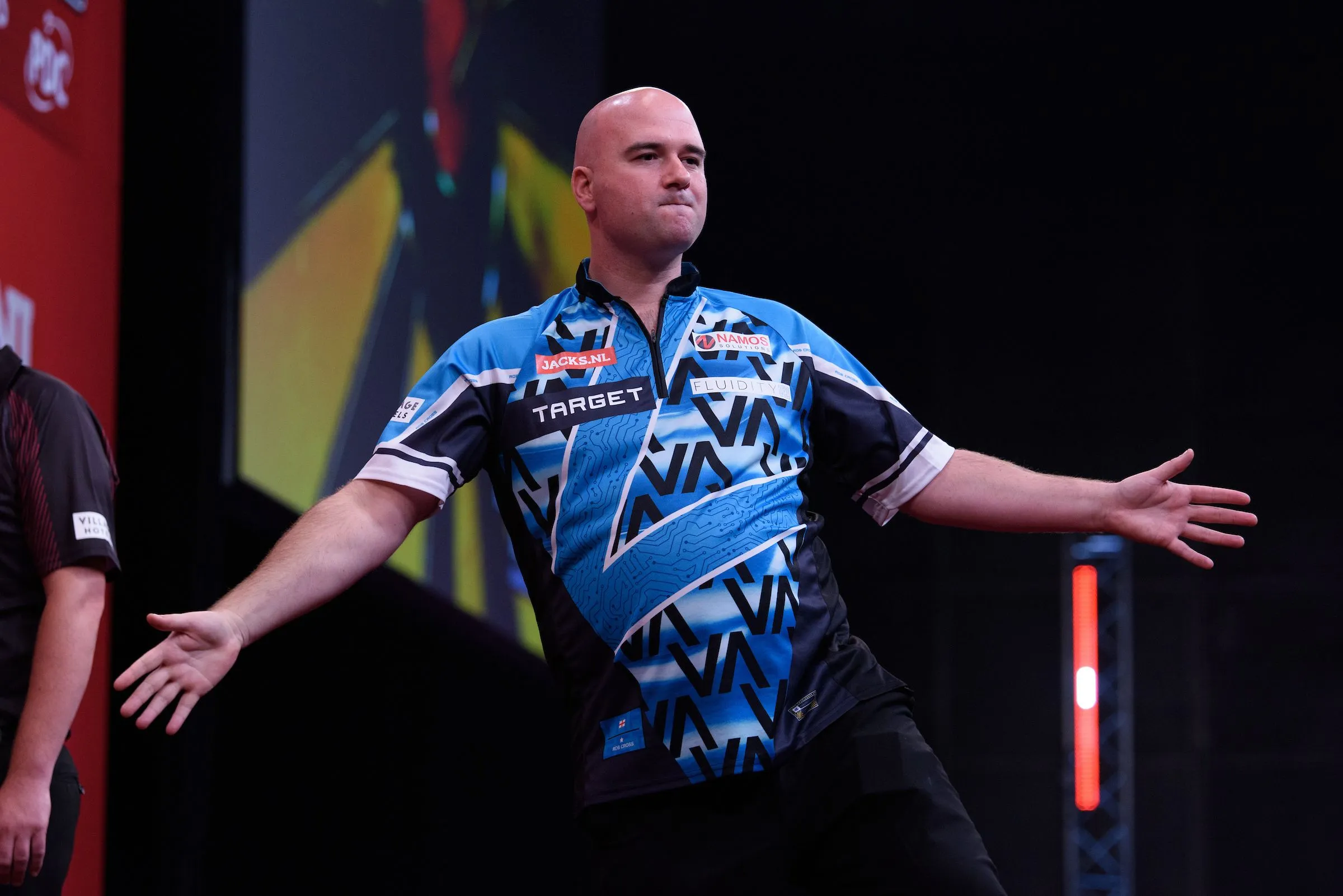 Voltage knipst Schindler das Licht aus: Rob Cross zieht ins Viertelfinale des World Grand Prix 2024 ein