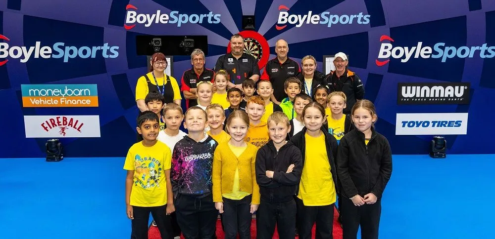 Rob Cross und Ryan Joyce erteilen Schulkinder angenehmen Matheunterricht