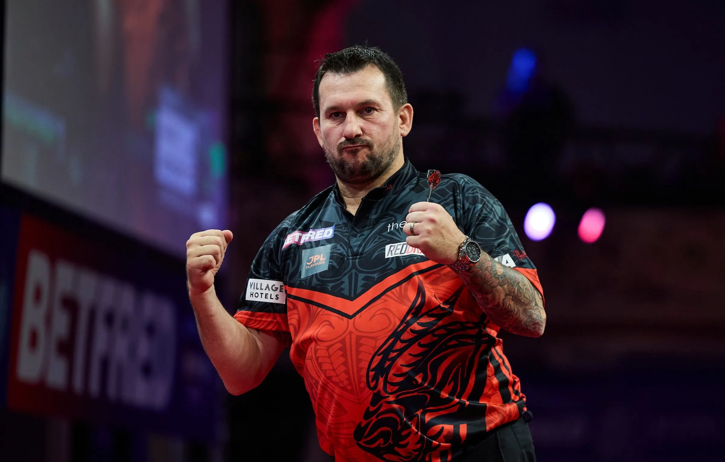 Jonny Clayton besiegt Ross Smith beim World Grand Prix 2024 in vier Sätzen