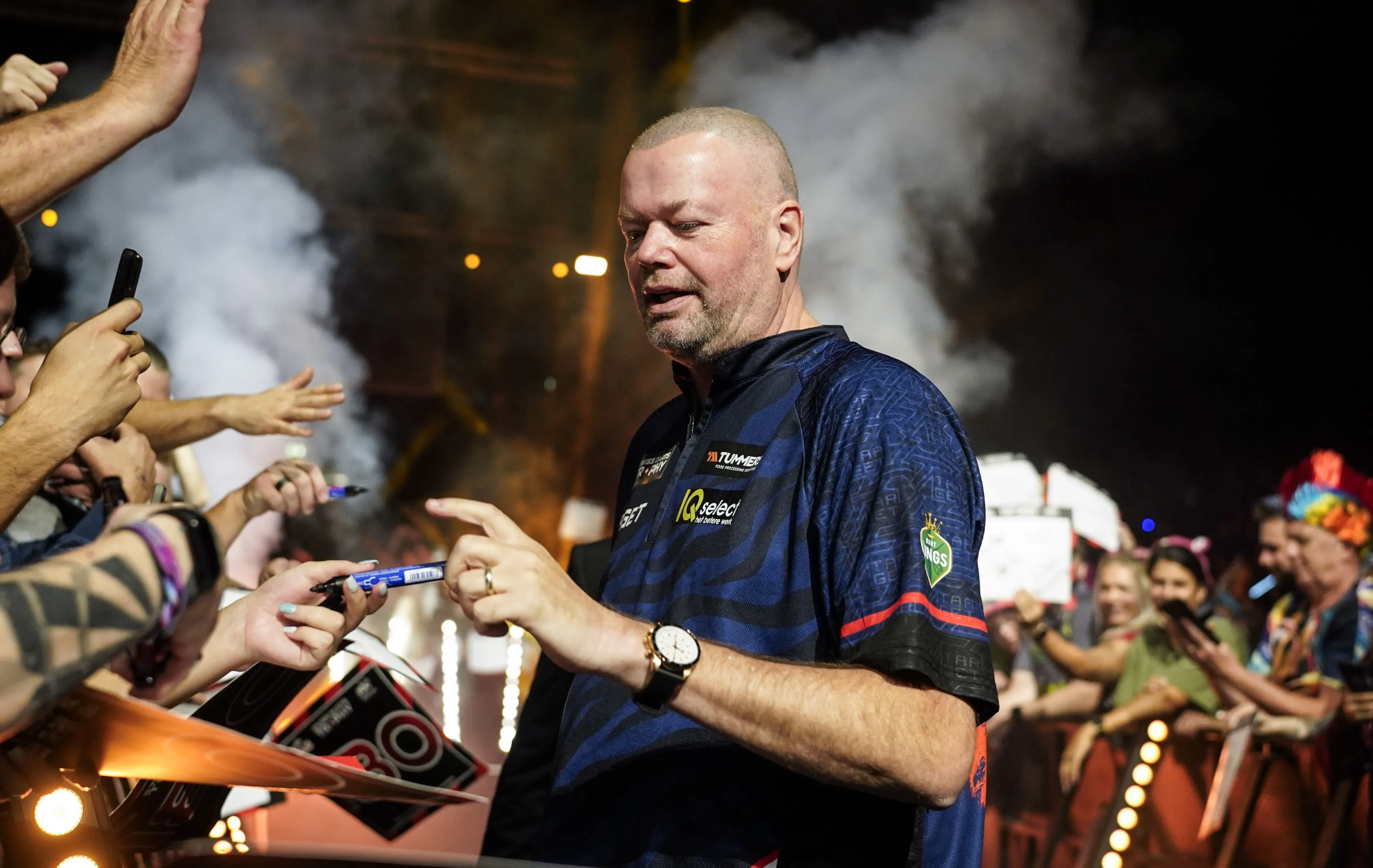 "Ich habe hier einfach nur Prügel bezogen, so einfach ist das" - Raymond van Barneveld scheidet nach der ersten Runde der European Darts Championships aus