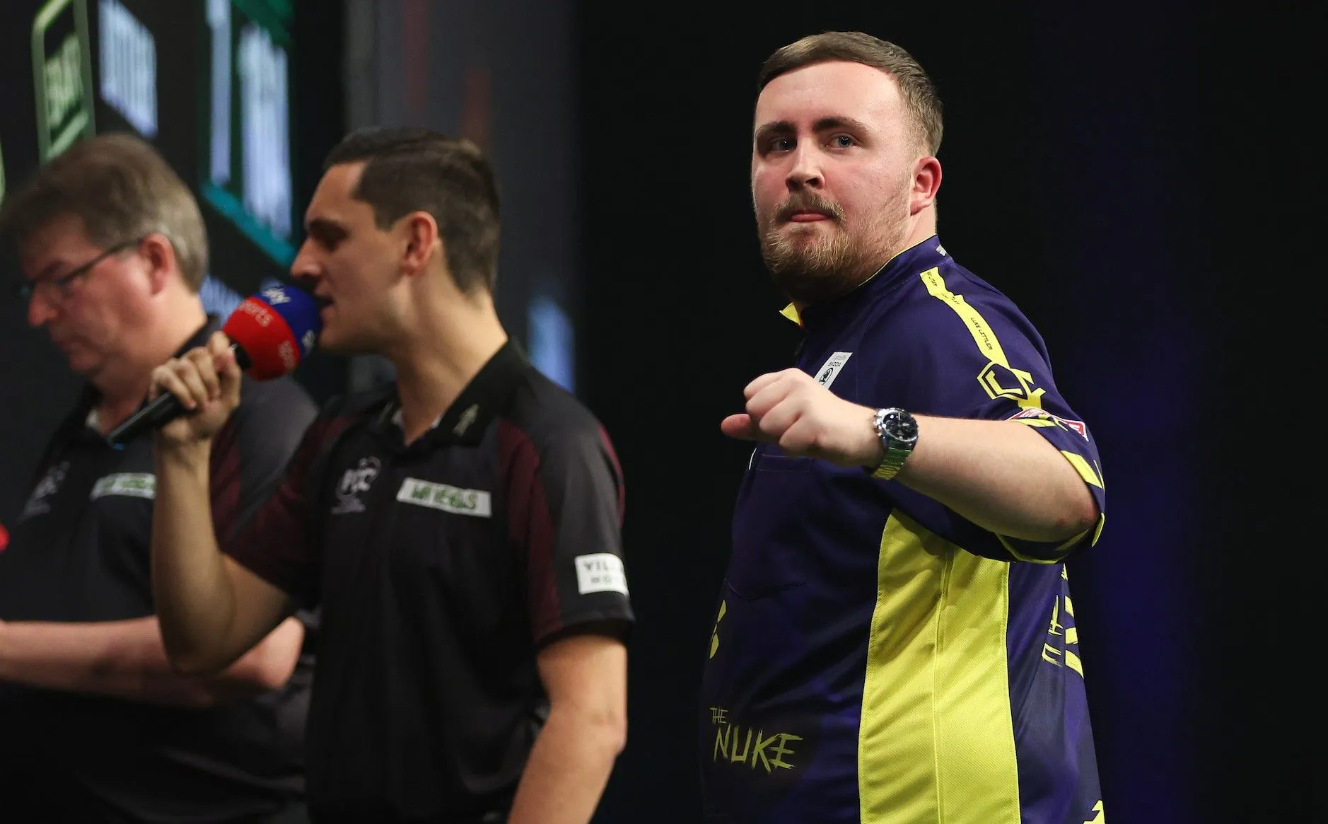 Entfesselter Luke Littler besiegt Jermaine Wattimena im Viertelfinale des Grand Slam of Darts heftig