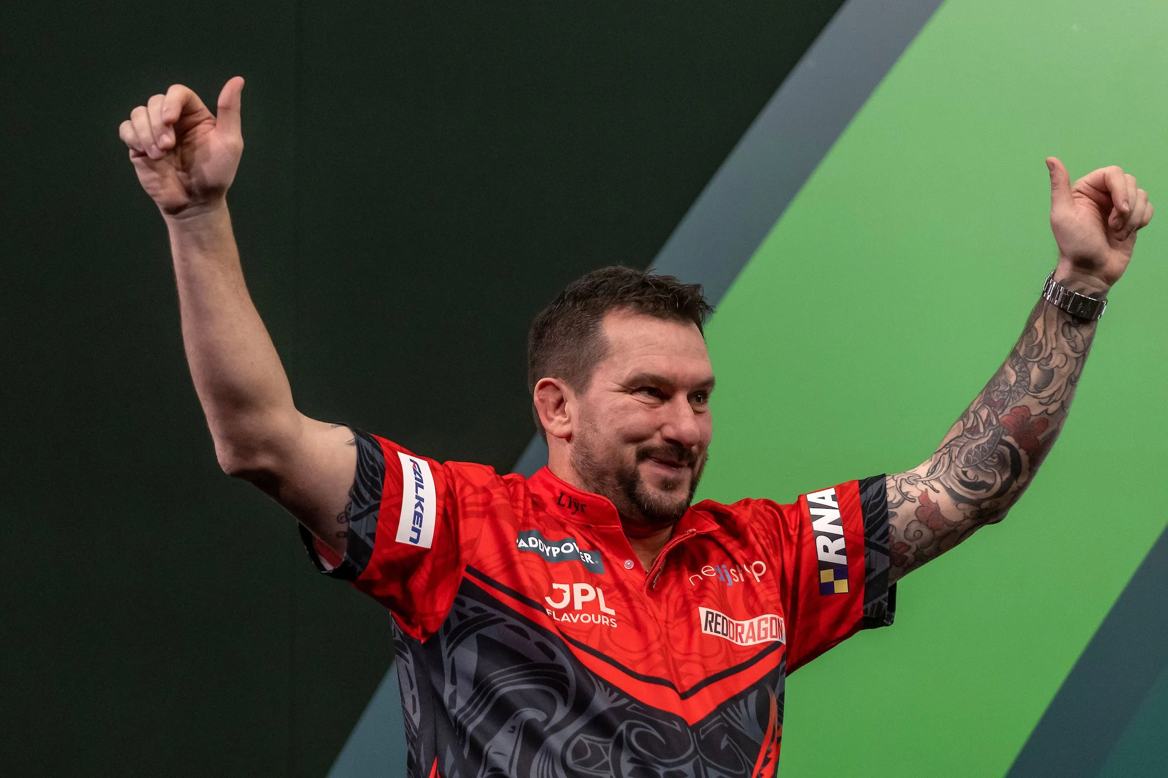 Drama pur: Jonny Clayton wehrt bemerkenswertes Comeback ab und schlägt Daryl Gurney